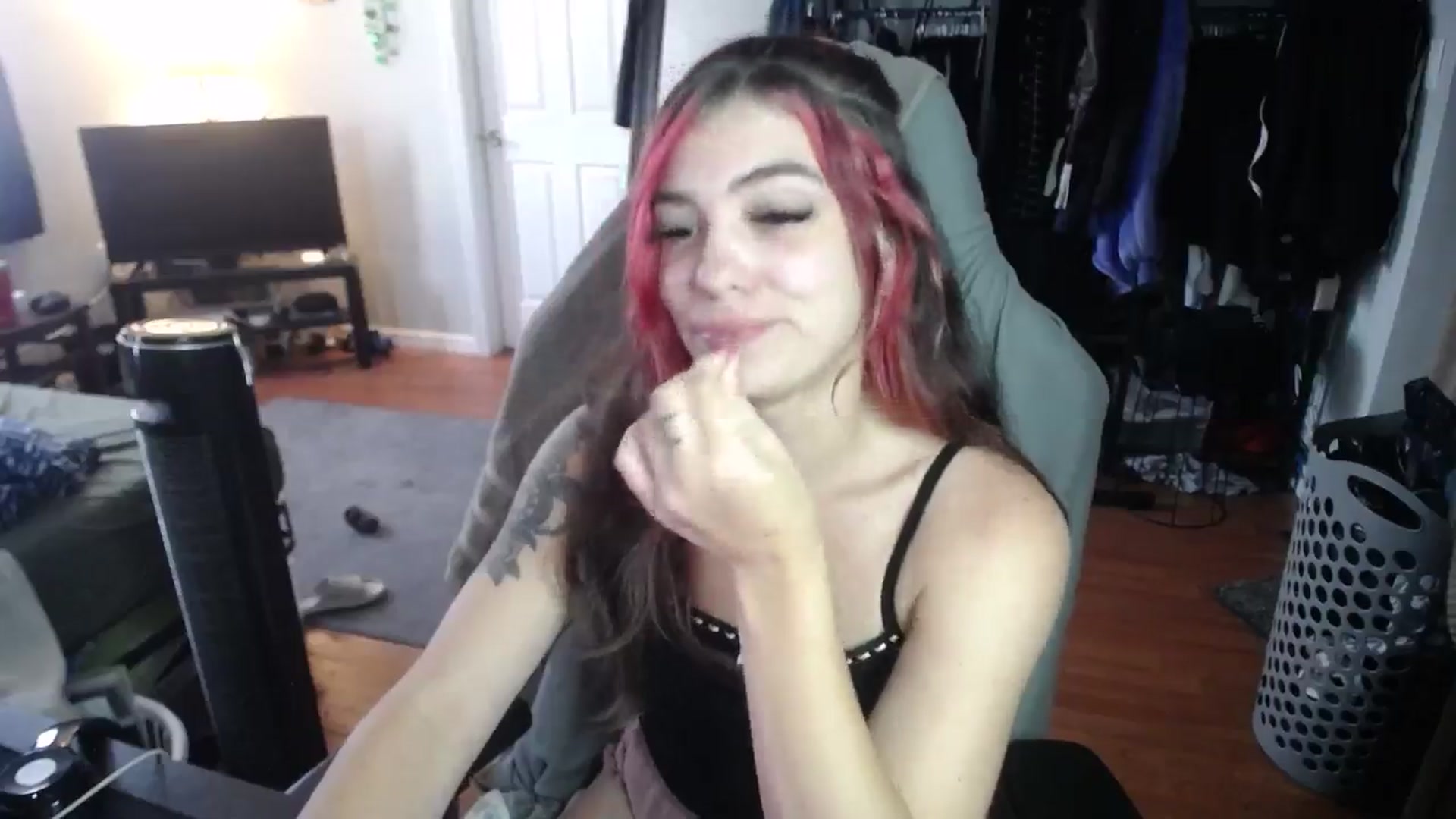 Gallery image thumbnail from BabyxKat's myfreecams stream on, 10/01/2024, 22:01 image 5 of 20