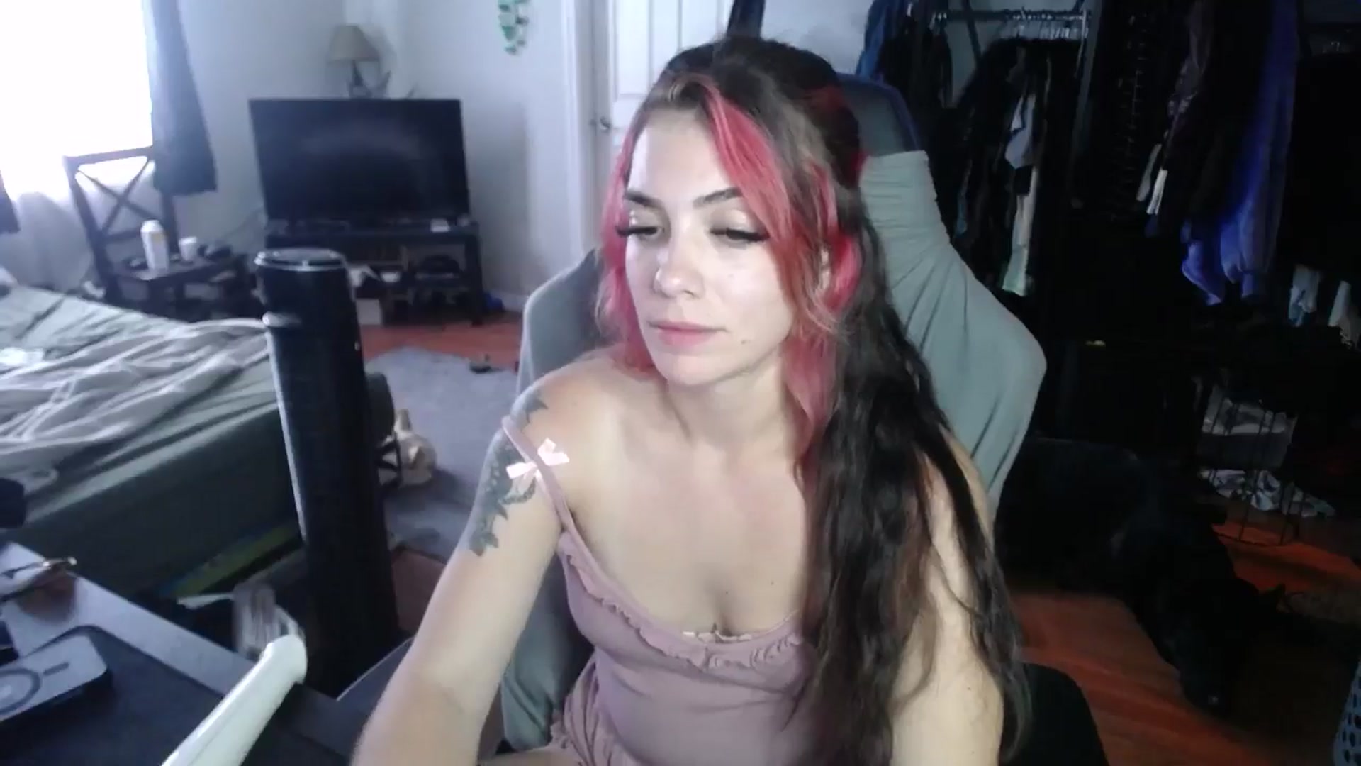Gallery image thumbnail from BabyxKat's myfreecams stream on, 10/03/2024, 20:32 image 20 of 20