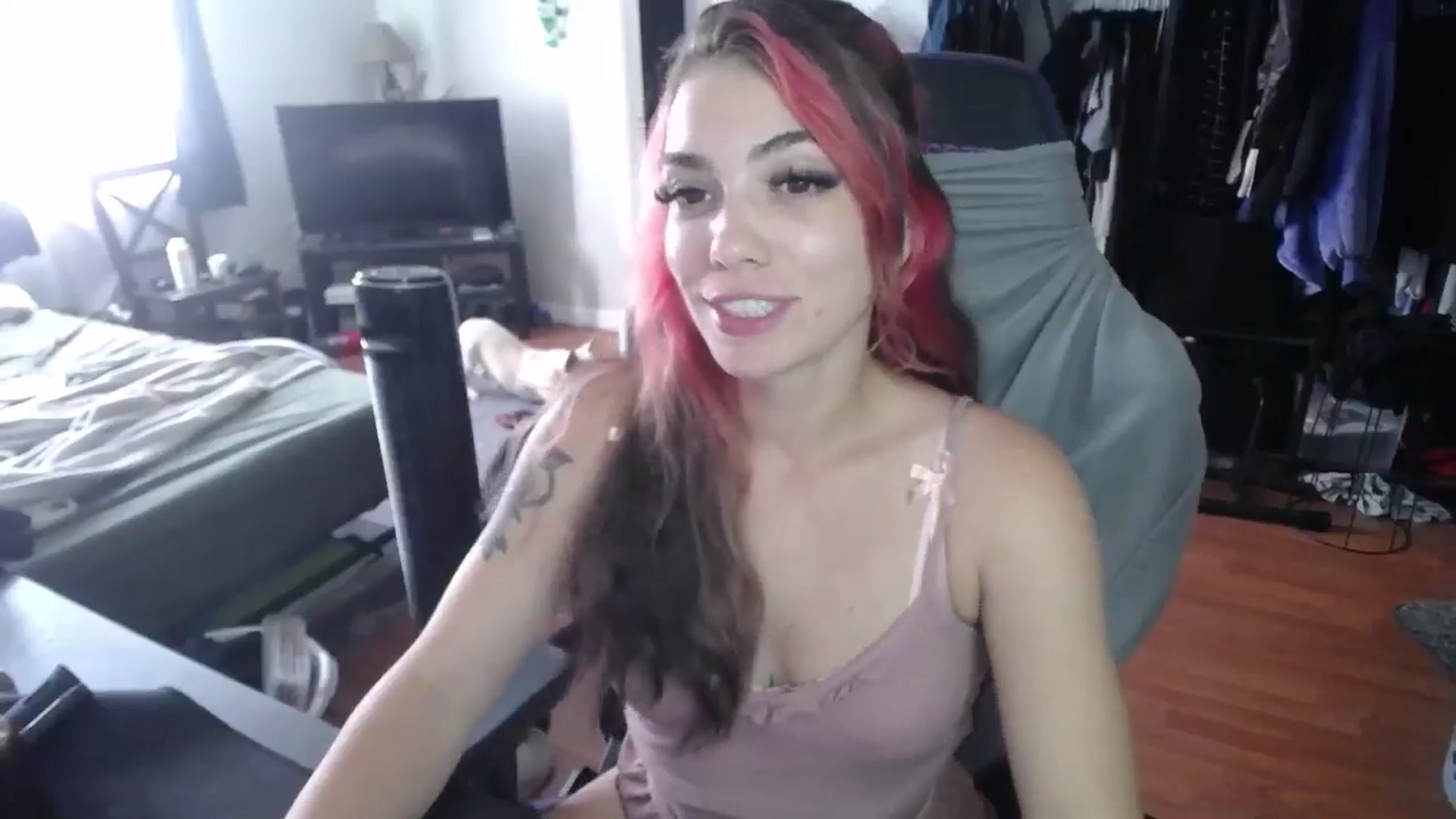 Gallery image thumbnail from BabyxKat's myfreecams stream on, 10/03/2024, 20:32 image 5 of 20