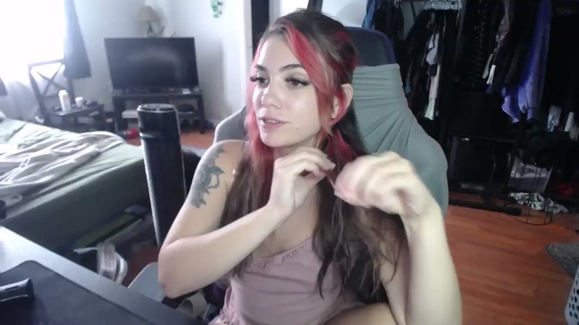 Gallery image thumbnail from BabyxKat's myfreecams stream on, 10/03/2024, 20:32 image 12 of 20