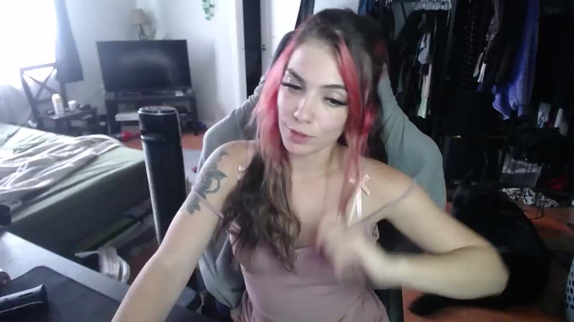 Gallery image thumbnail from BabyxKat's myfreecams stream on, 10/03/2024, 20:32 image 14 of 20