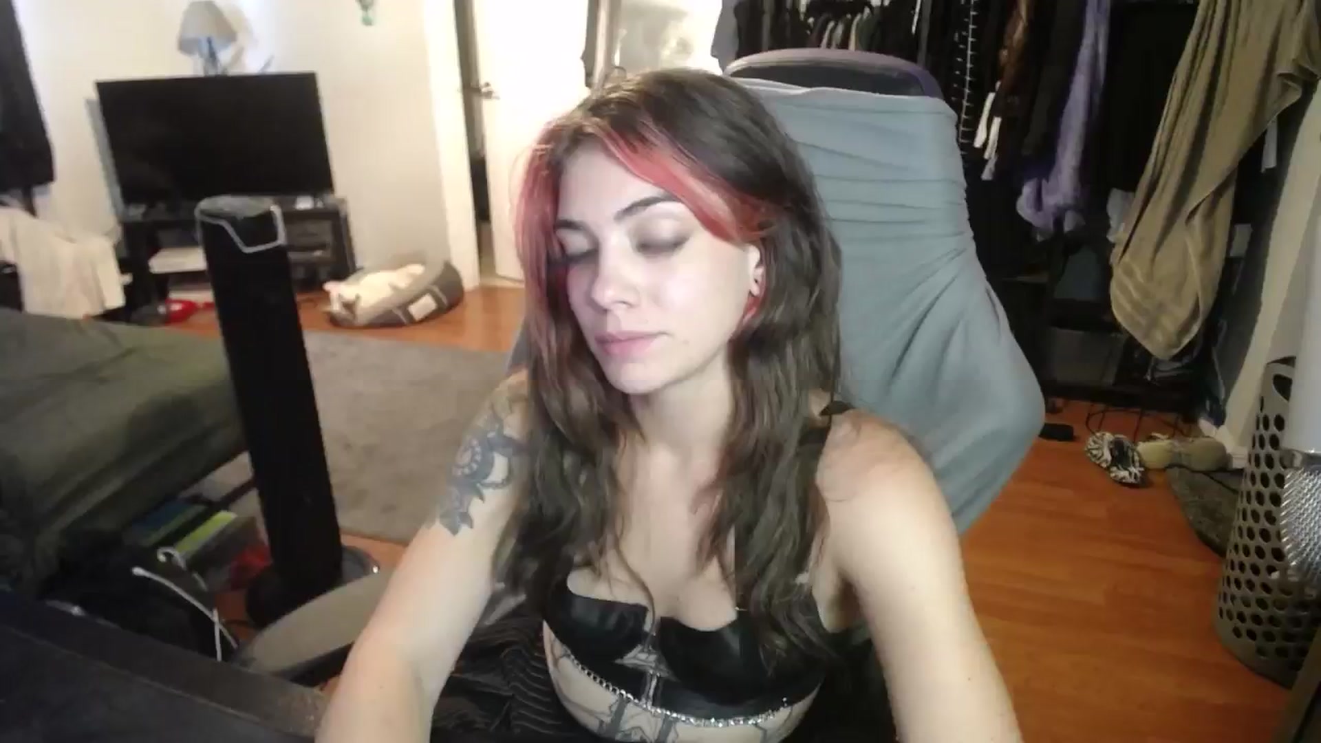Gallery image thumbnail from BabyxKat's myfreecams stream on, 10/05/2024, 18:34 image 15 of 20