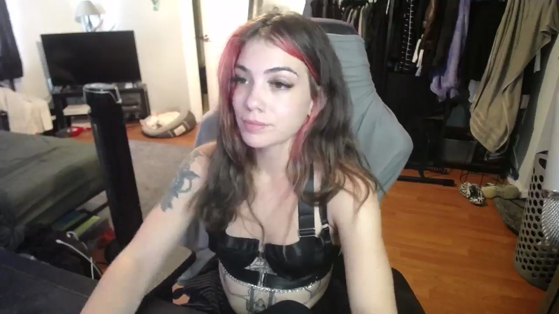 Gallery image thumbnail from BabyxKat's myfreecams stream on, 10/05/2024, 18:34 image 11 of 20