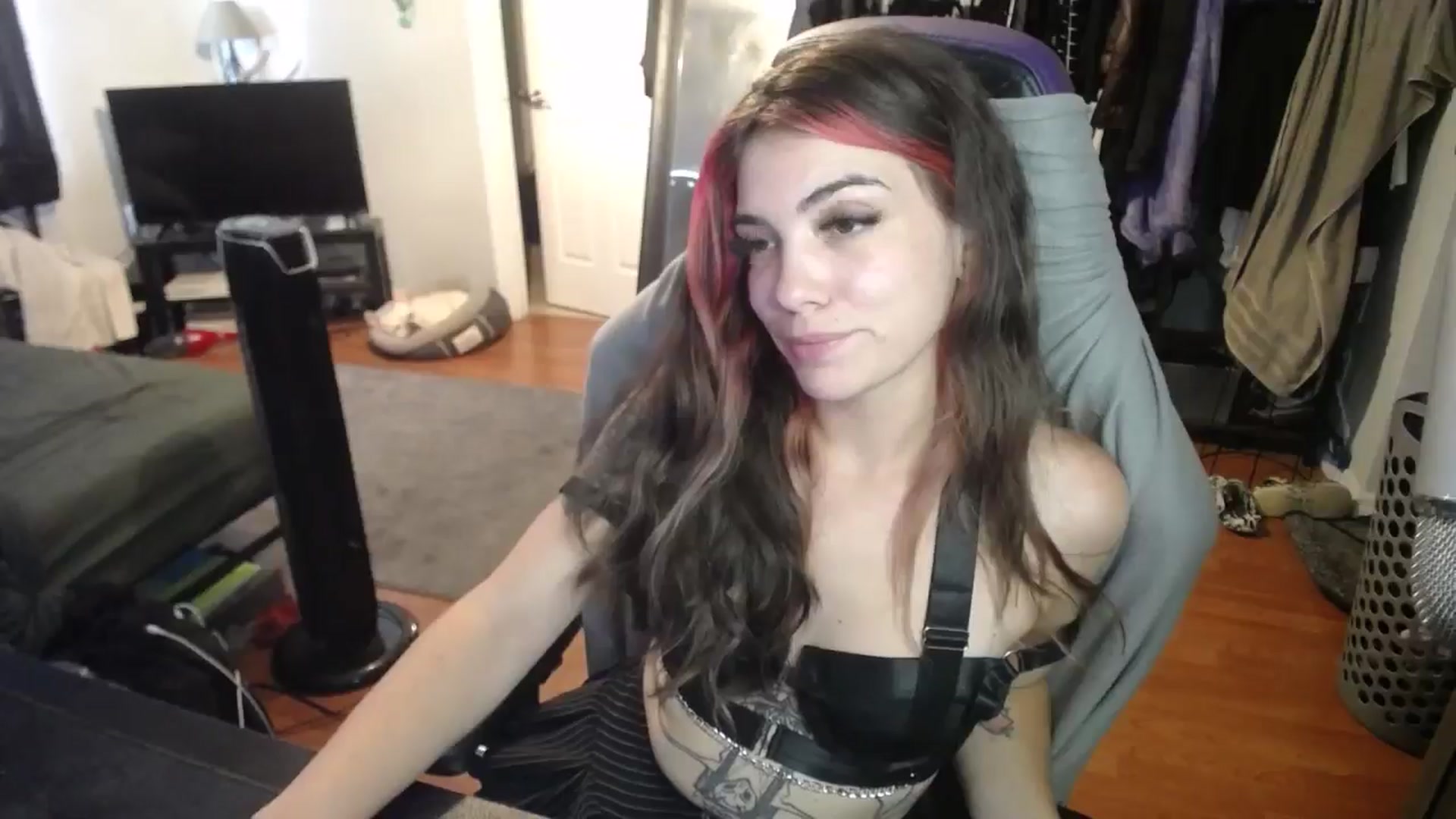 Gallery image thumbnail from BabyxKat's myfreecams stream on, 10/05/2024, 18:34 image 3 of 20