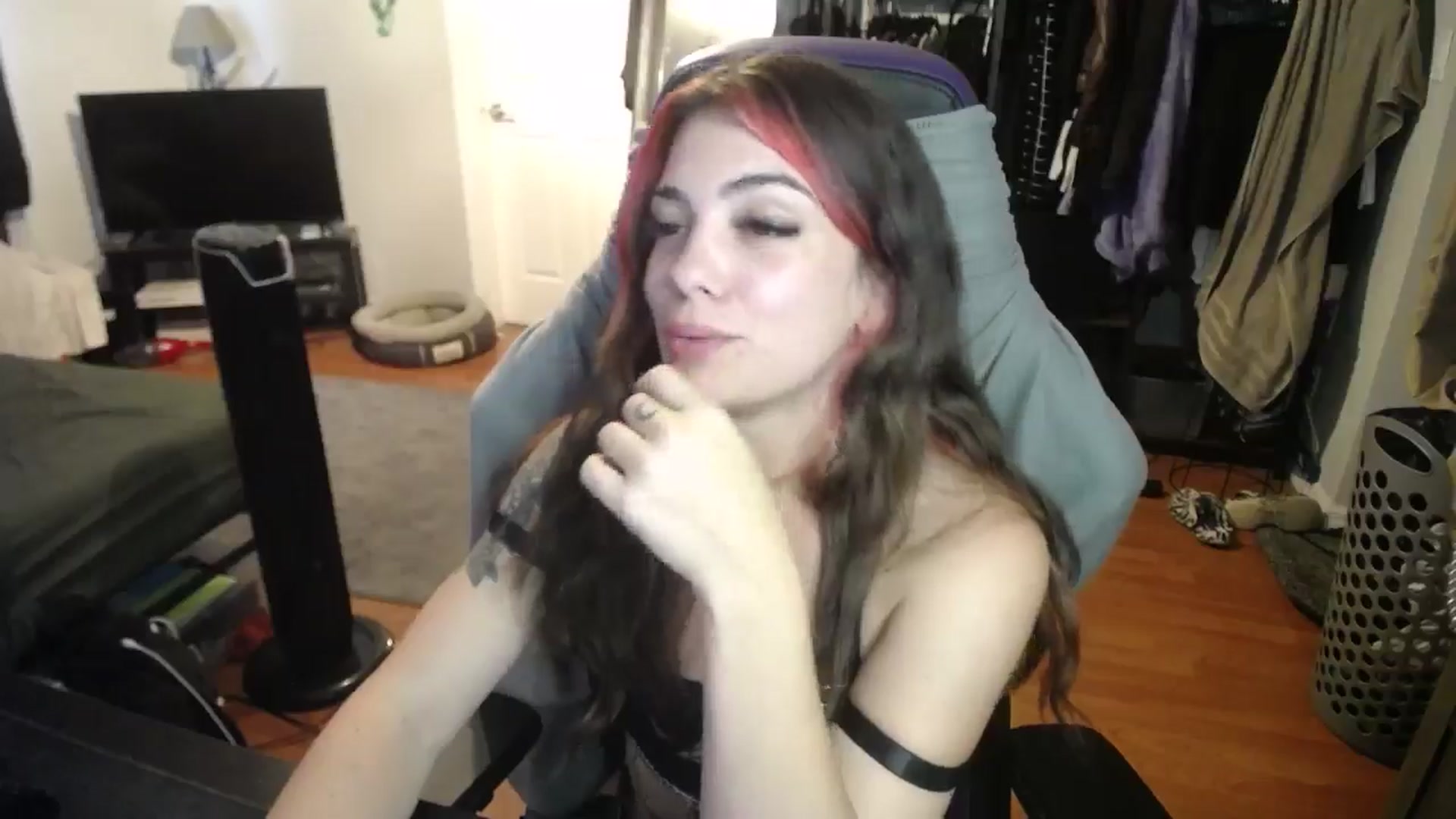 Gallery image thumbnail from BabyxKat's myfreecams stream on, 10/05/2024, 21:01 image 20 of 20
