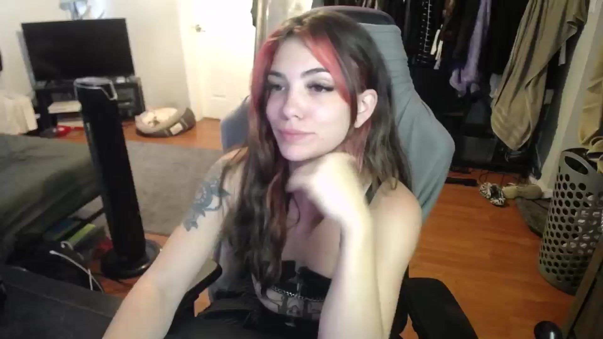Gallery image thumbnail from BabyxKat's myfreecams stream on, 10/05/2024, 21:01 image 1 of 20