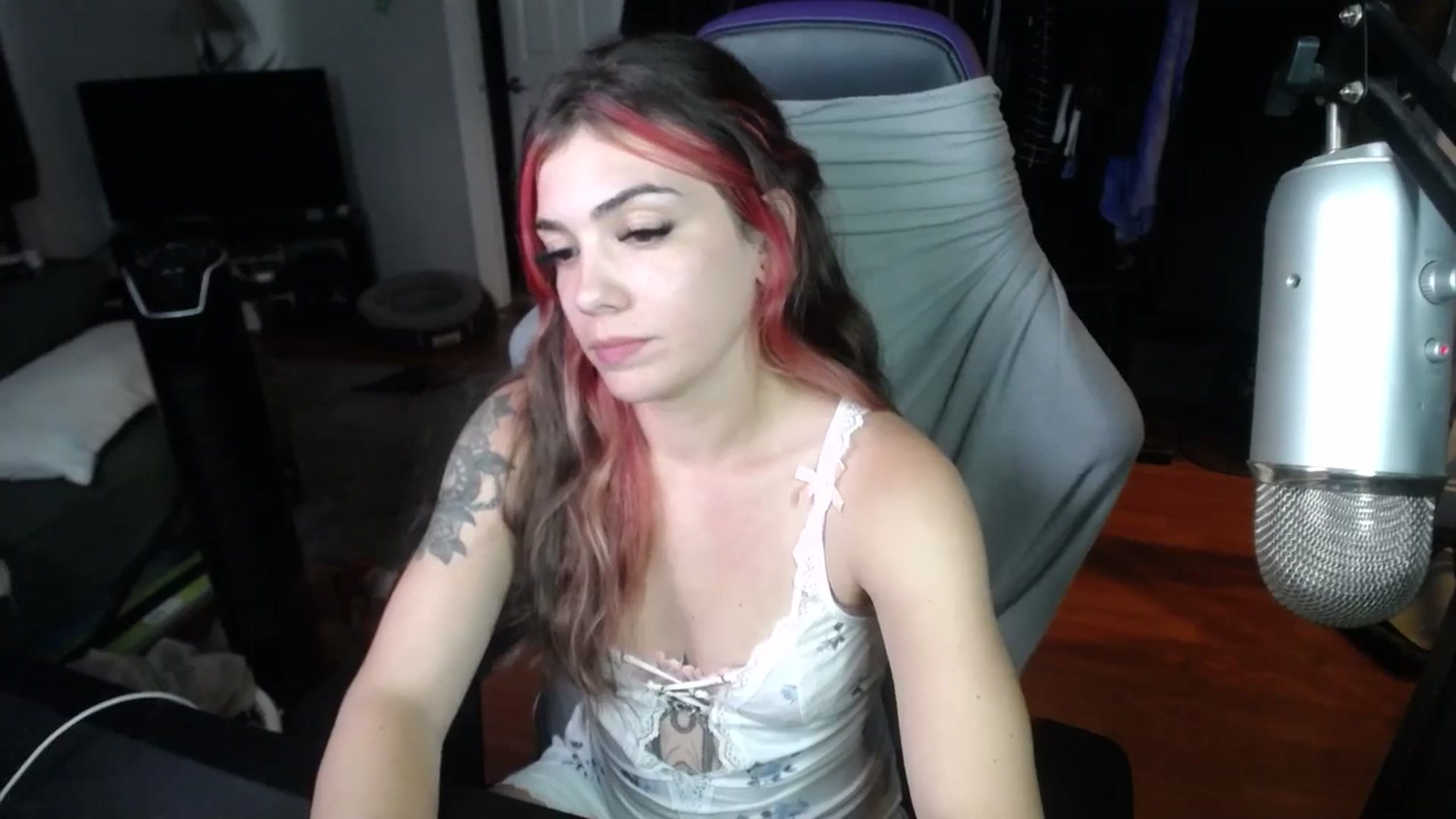 Gallery image thumbnail from BabyxKat's myfreecams stream on, 10/07/2024, 20:25 image 11 of 20
