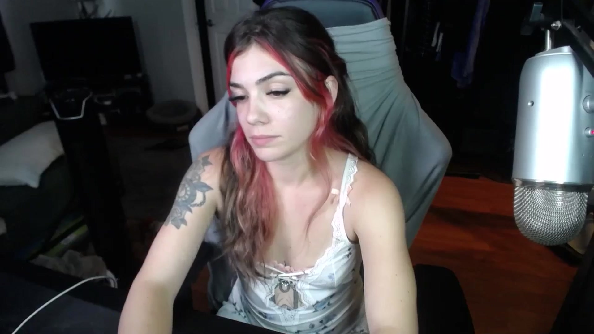 Gallery image thumbnail from BabyxKat's myfreecams stream on, 10/07/2024, 20:25 image 12 of 20