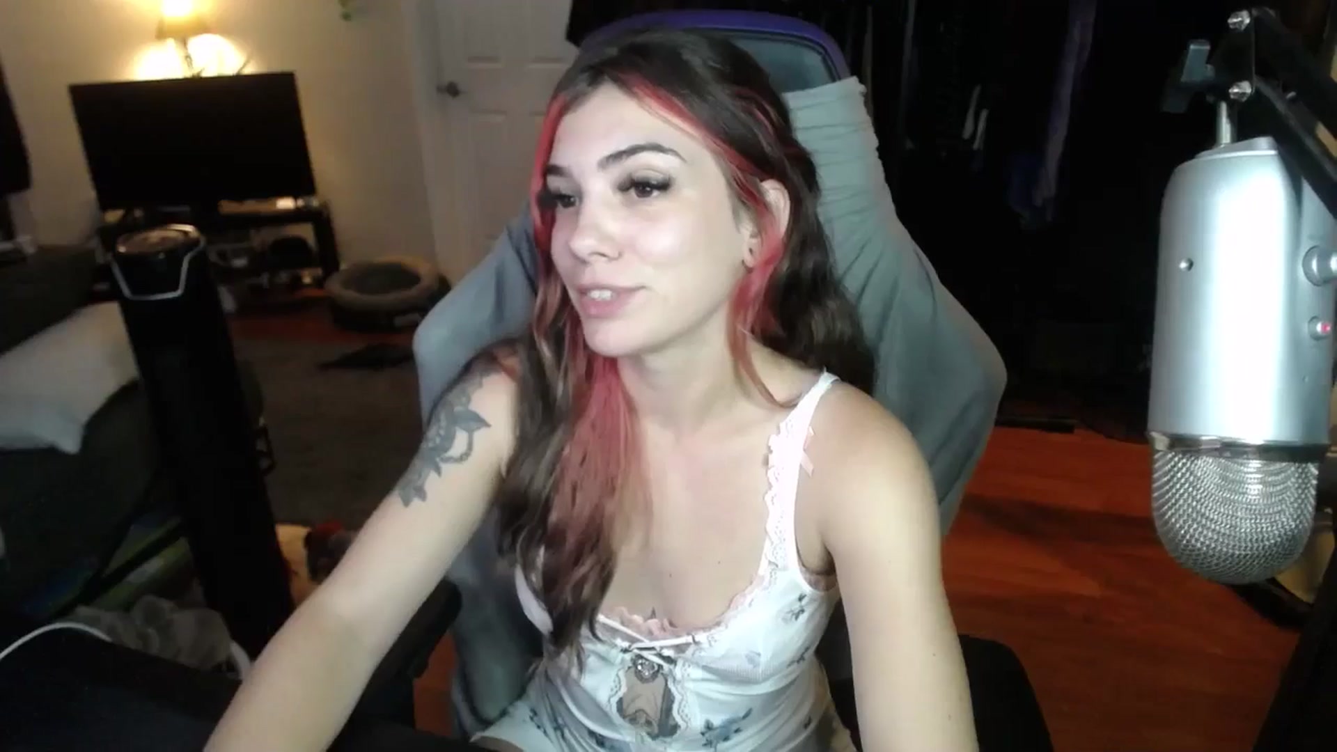 Gallery image thumbnail from BabyxKat's myfreecams stream on, 10/07/2024, 20:25 image 18 of 20