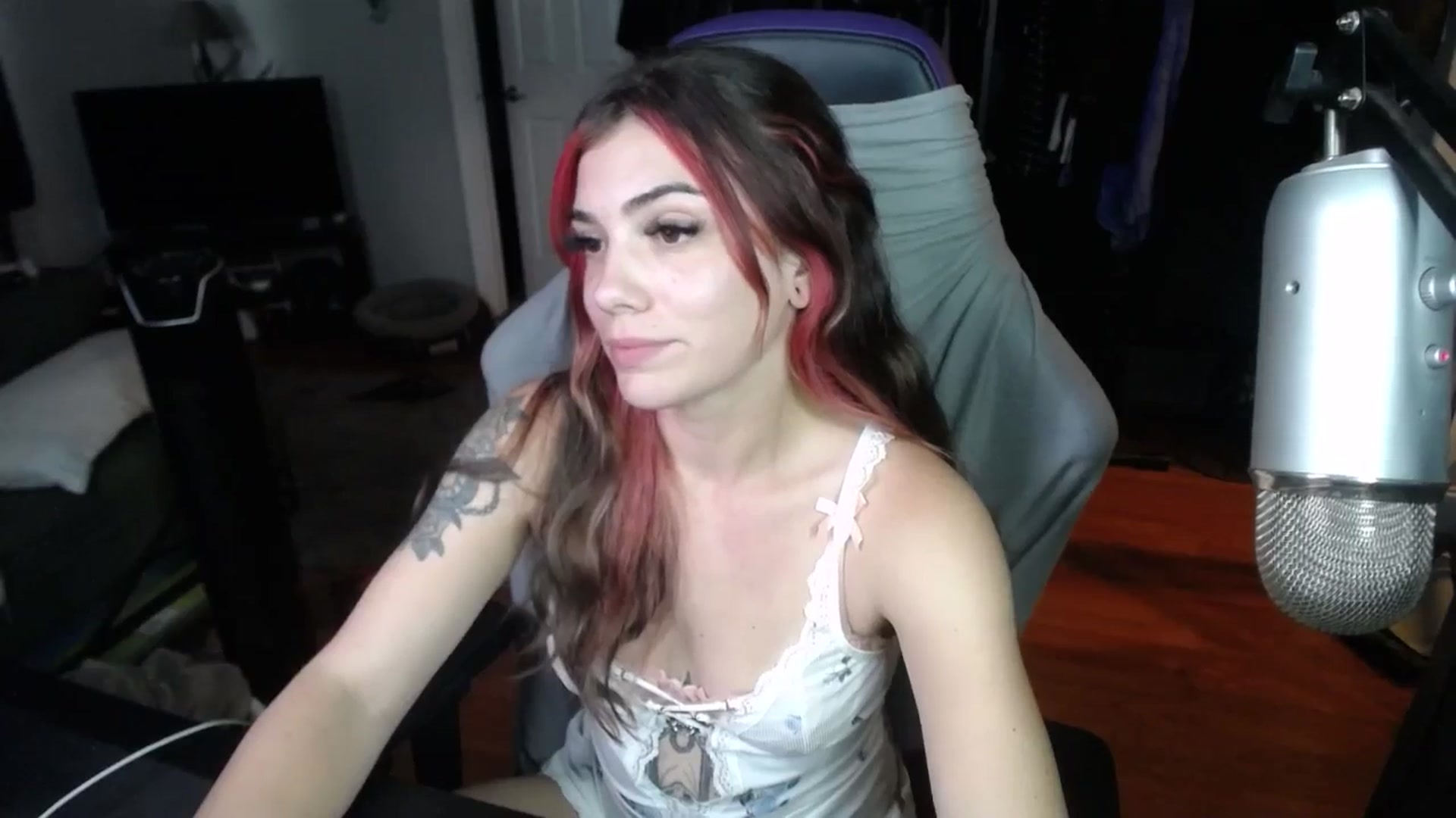 Gallery image thumbnail from BabyxKat's myfreecams stream on, 10/07/2024, 20:25 image 16 of 20