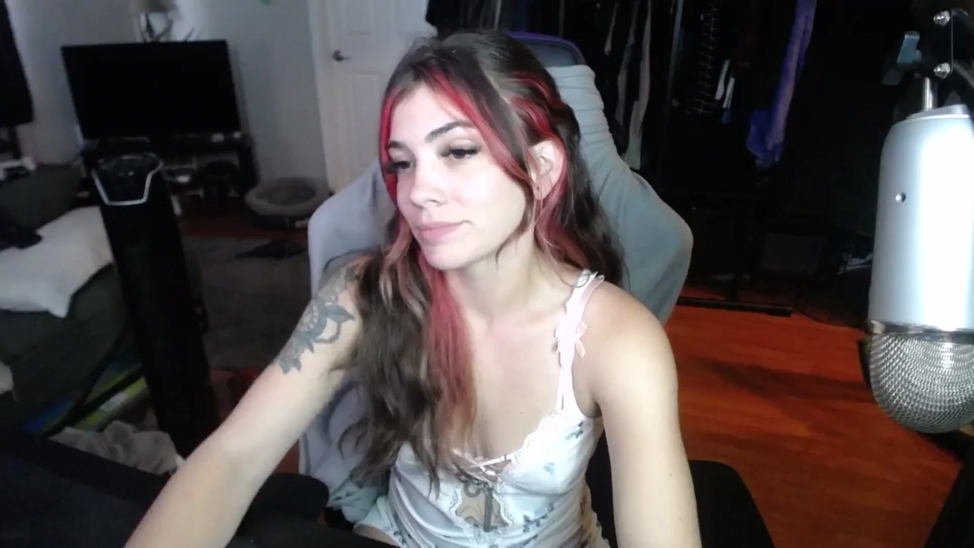 Gallery image thumbnail from BabyxKat's myfreecams stream on, 10/07/2024, 20:25 image 3 of 20