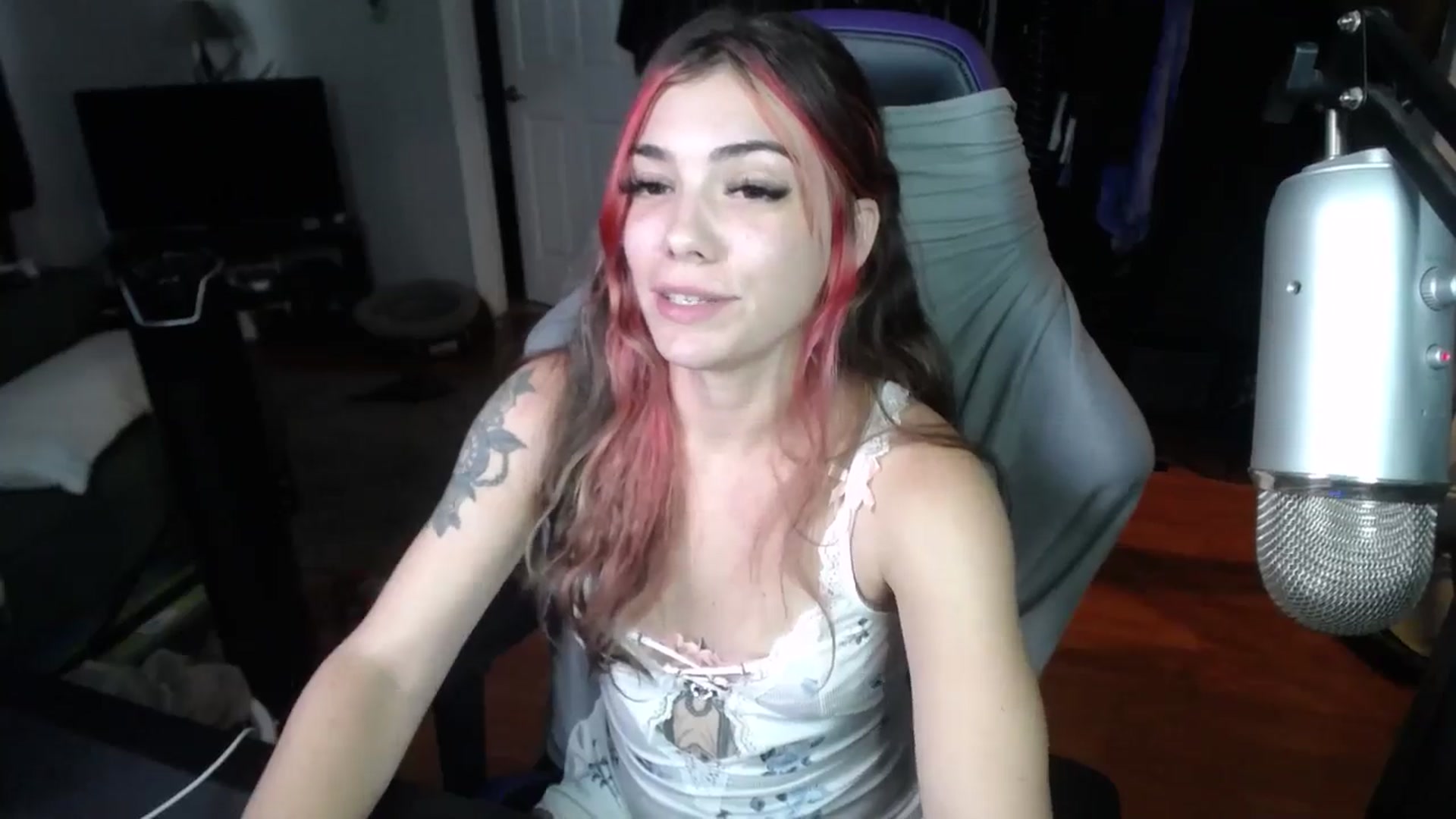 Gallery image thumbnail from BabyxKat's myfreecams stream on, 10/07/2024, 20:25 image 14 of 20
