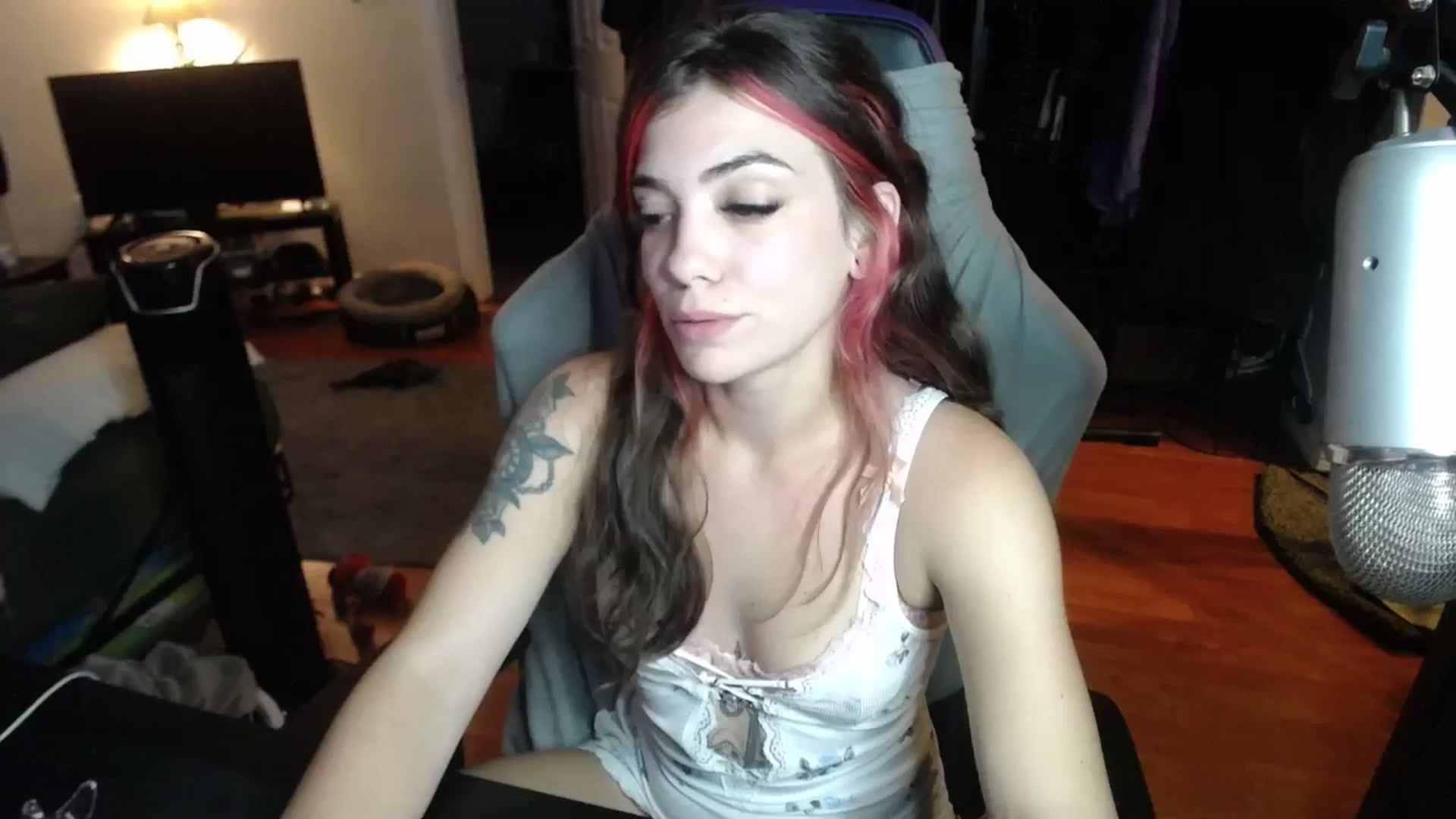 Gallery image thumbnail from BabyxKat's myfreecams stream on, 10/07/2024, 21:17 image 7 of 20