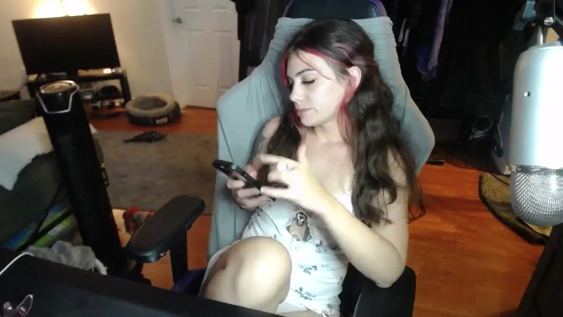 Gallery image thumbnail from BabyxKat's myfreecams stream on, 10/07/2024, 21:17 image 17 of 20