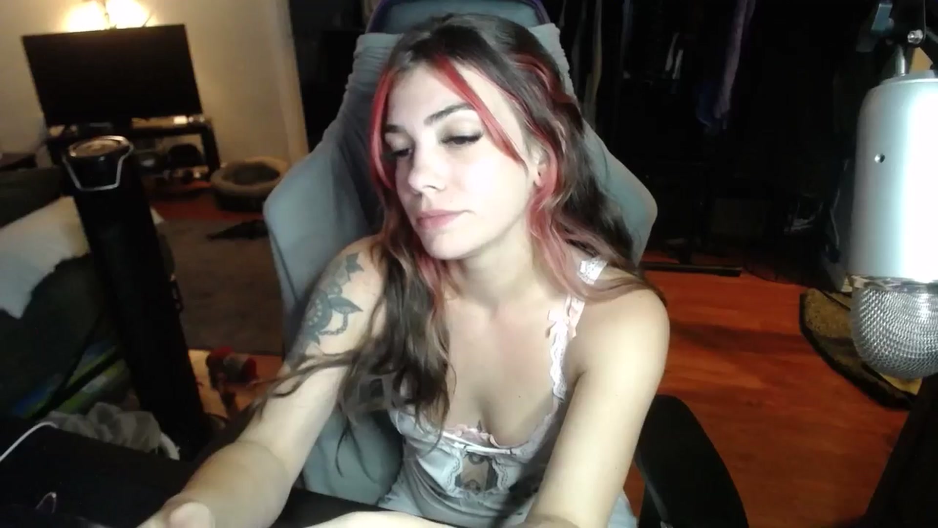 Gallery image thumbnail from BabyxKat's myfreecams stream on, 10/07/2024, 21:17 image 11 of 20