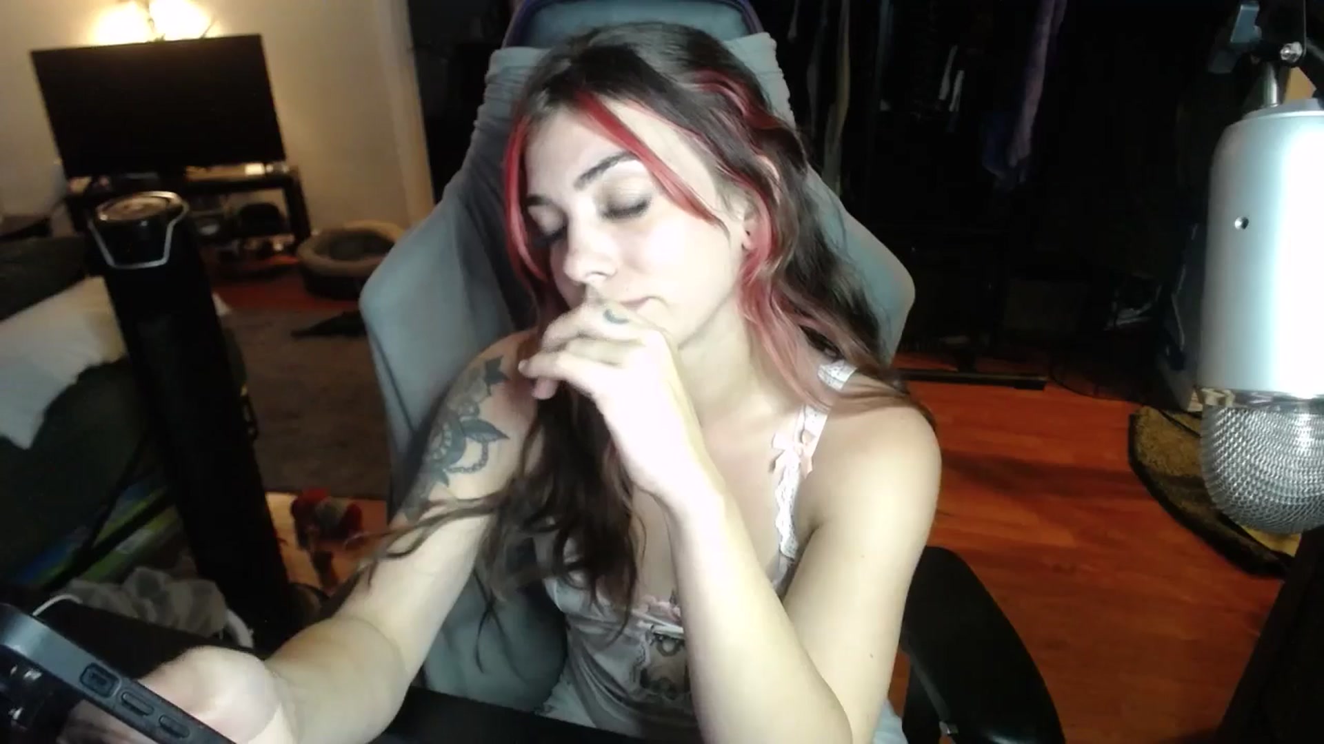 Gallery image thumbnail from BabyxKat's myfreecams stream on, 10/07/2024, 21:17 image 12 of 20