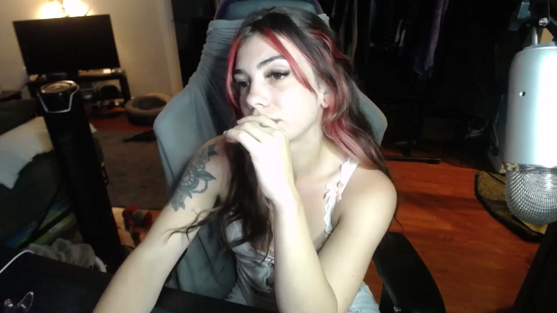 Gallery image thumbnail from BabyxKat's myfreecams stream on, 10/07/2024, 21:17 image 13 of 20