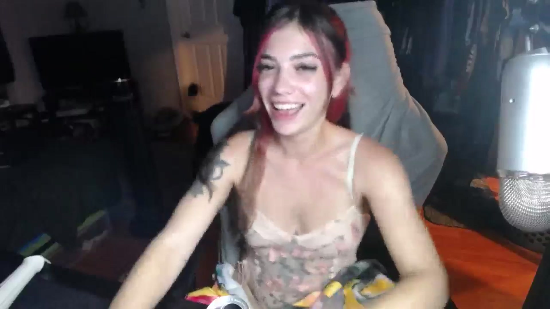 Gallery image thumbnail from BabyxKat's myfreecams stream on, 10/08/2024, 23:24 image 18 of 20