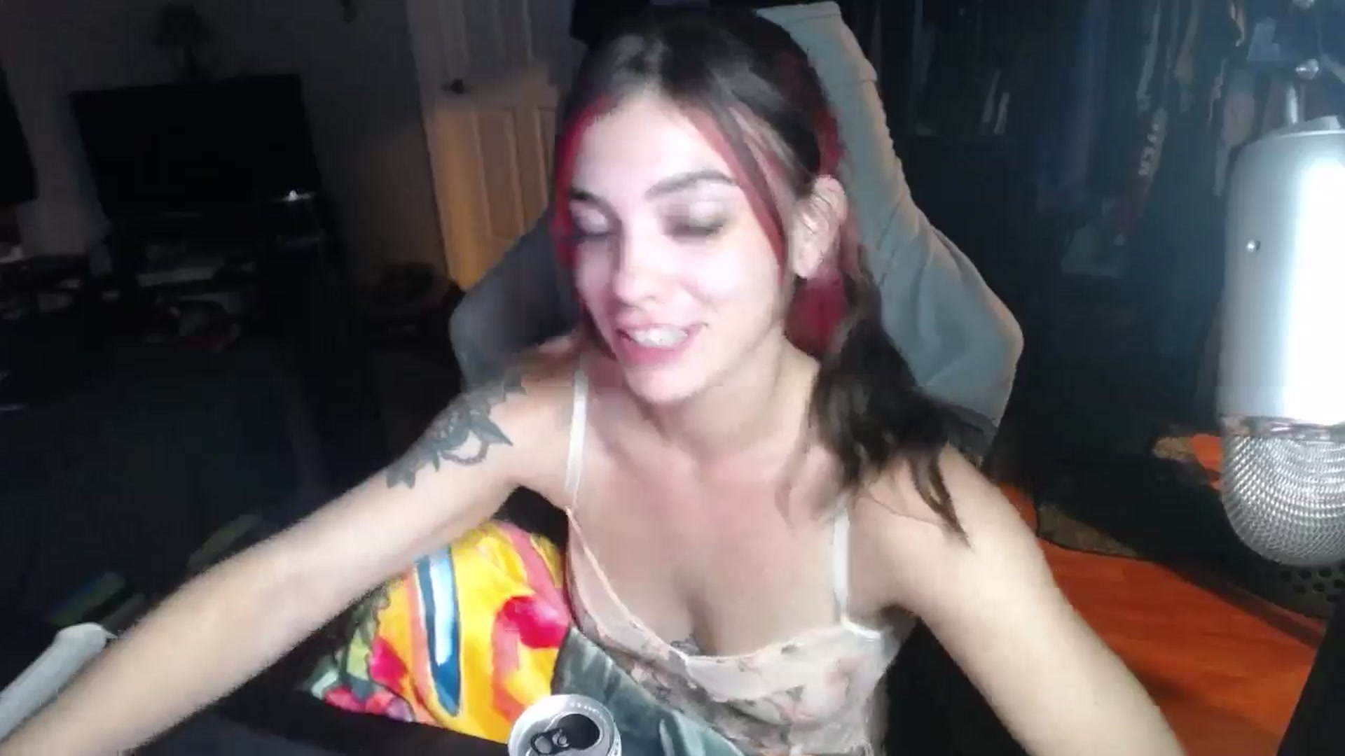 Gallery image thumbnail from BabyxKat's myfreecams stream on, 10/08/2024, 23:24 image 17 of 20