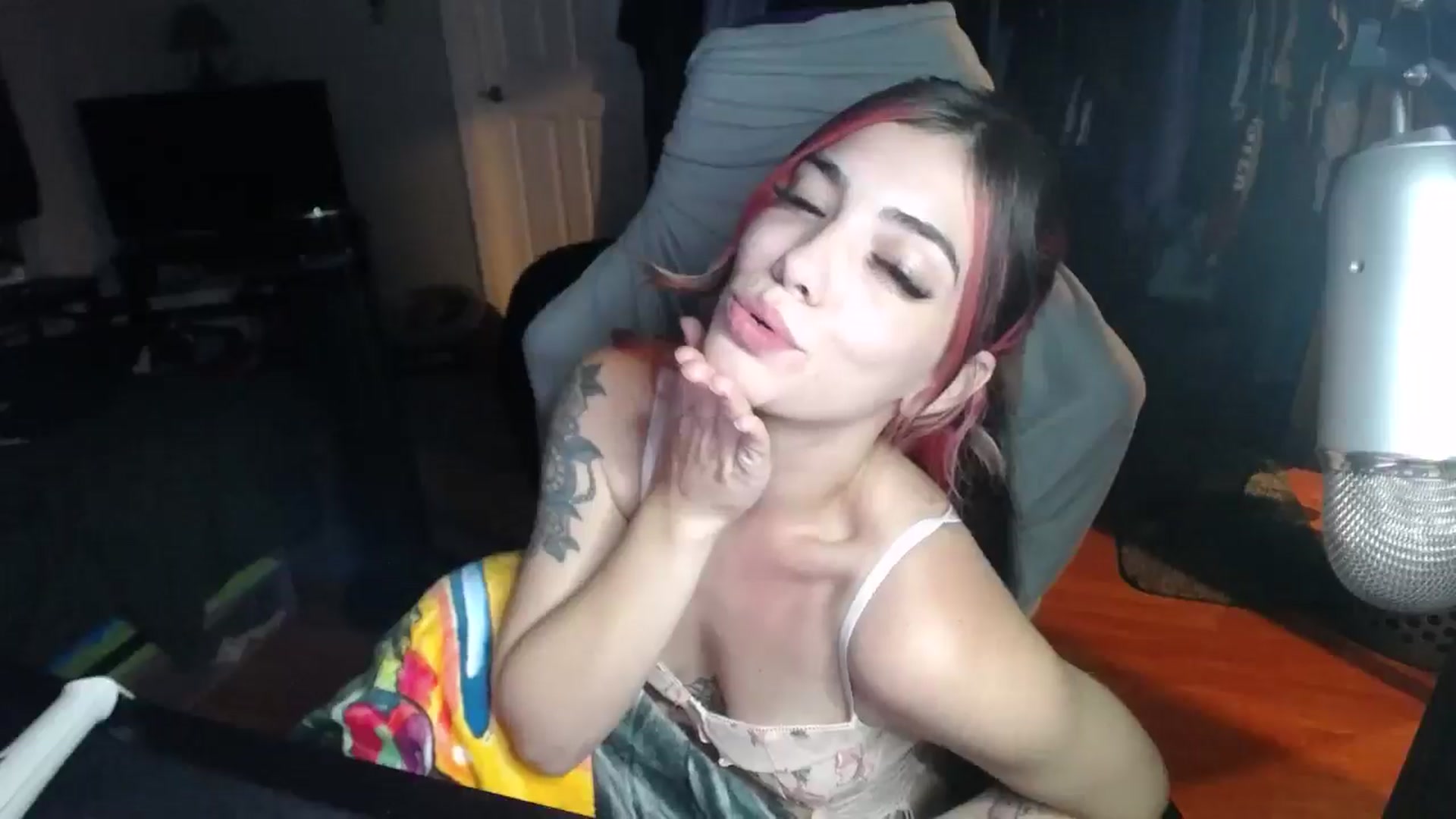 Gallery image thumbnail from BabyxKat's myfreecams stream on, 10/08/2024, 23:24 image 16 of 20