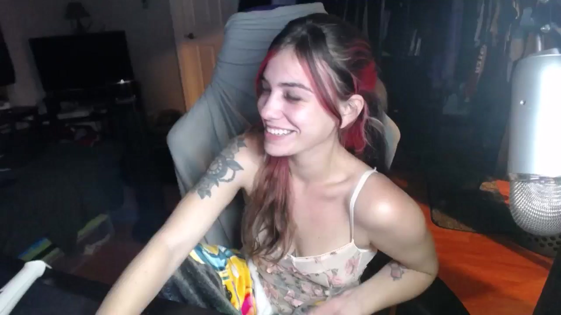 Gallery image thumbnail from BabyxKat's myfreecams stream on, 10/08/2024, 23:24 image 13 of 20