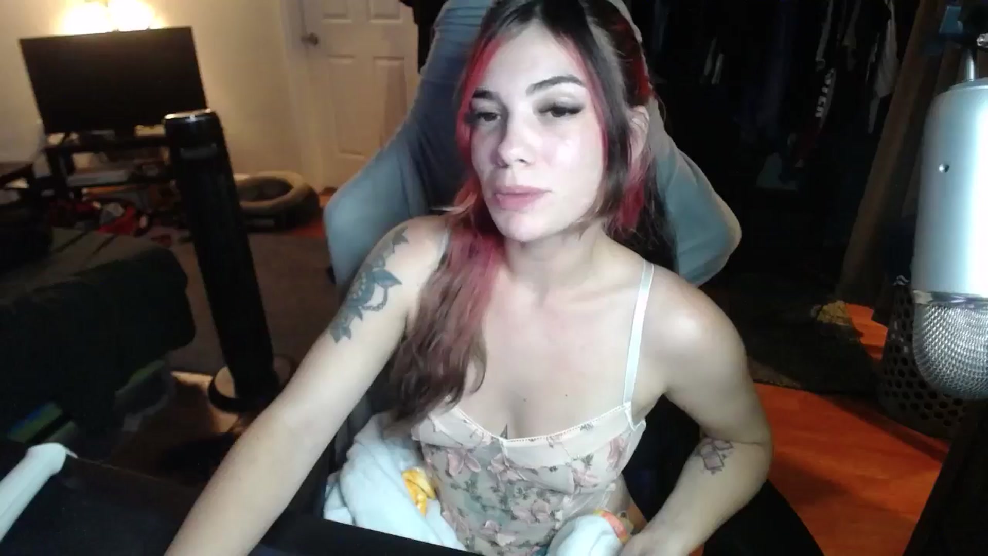 Gallery image thumbnail from BabyxKat's myfreecams stream on, 10/09/2024, 01:04 image 4 of 20