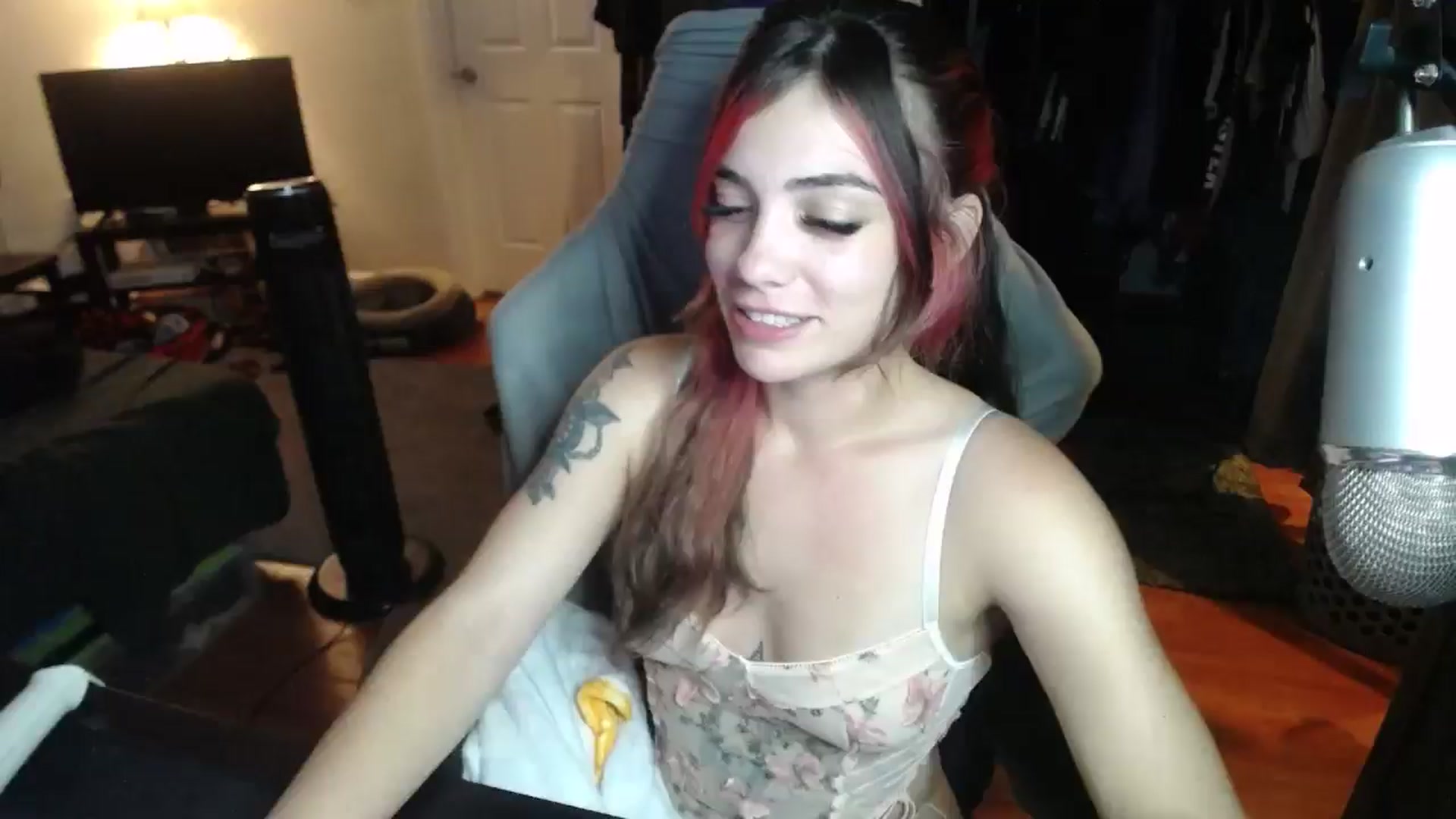 Gallery image thumbnail from BabyxKat's myfreecams stream on, 10/09/2024, 01:04 image 5 of 20