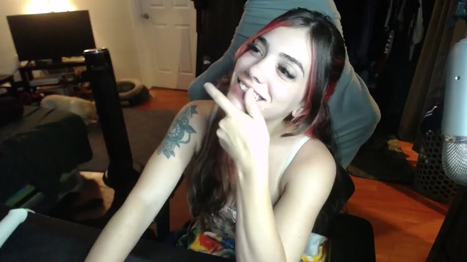 Gallery image thumbnail from BabyxKat's myfreecams stream on, 10/09/2024, 01:04 image 13 of 20