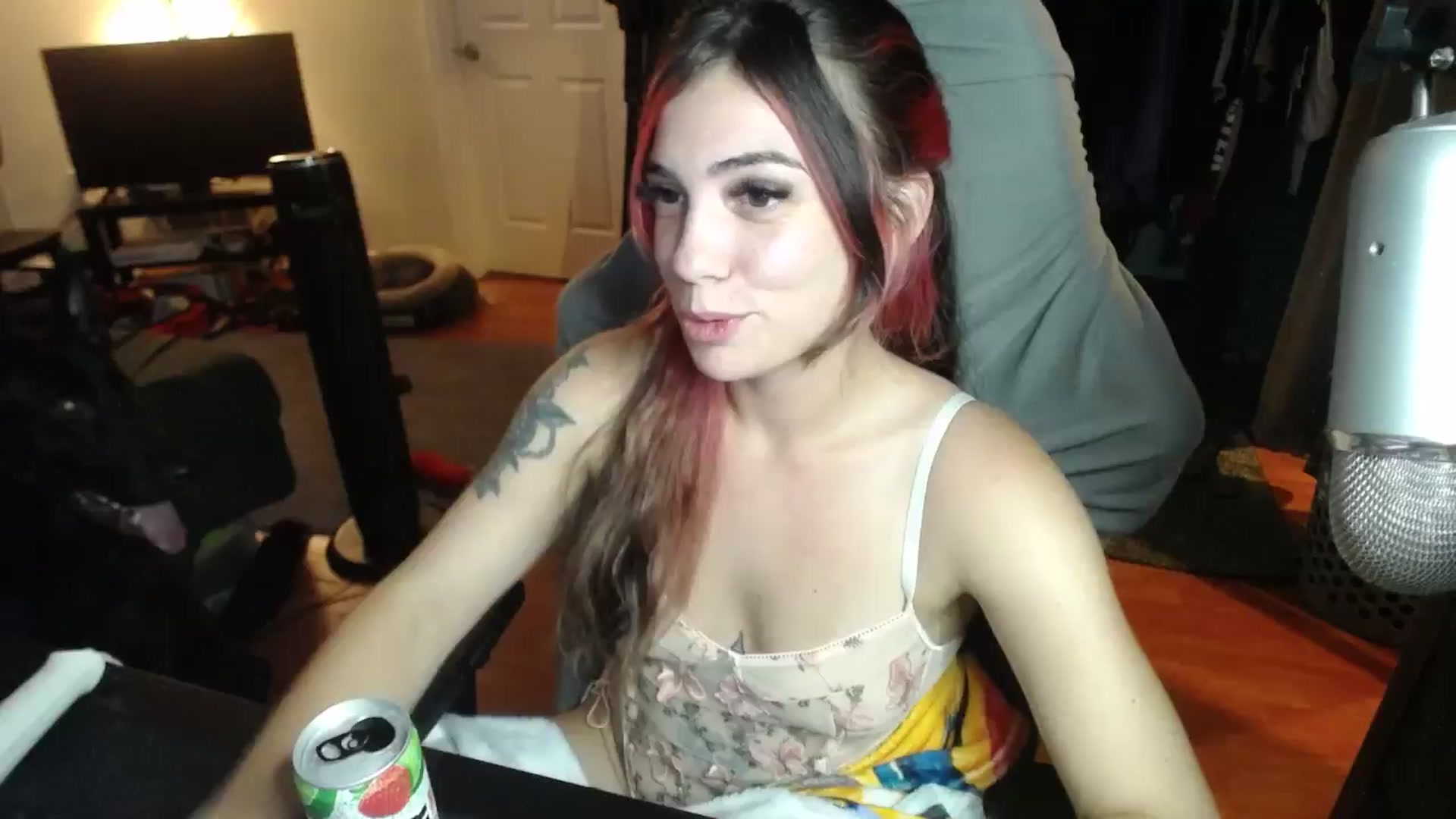 Gallery image thumbnail from BabyxKat's myfreecams stream on, 10/09/2024, 01:04 image 10 of 20