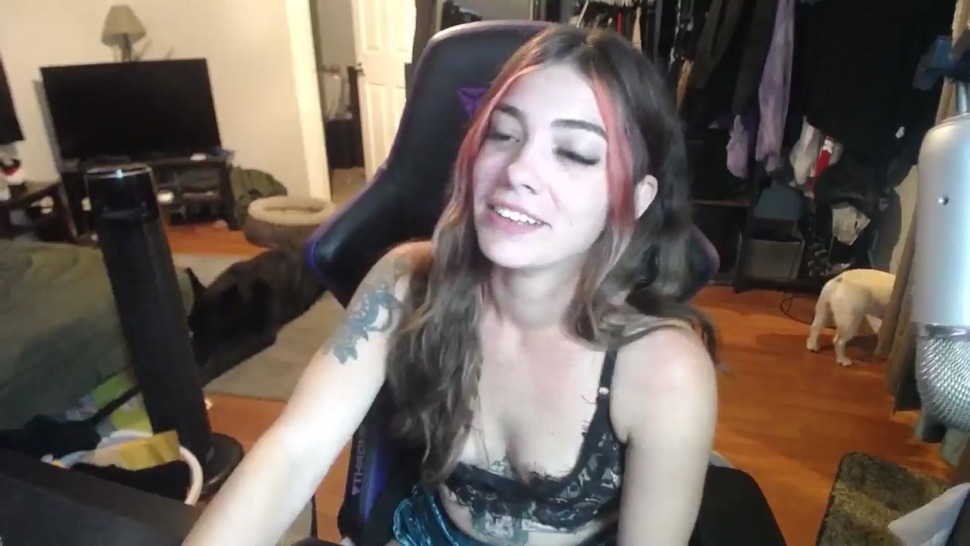 Gallery image thumbnail from BabyxKat's myfreecams stream on, 10/15/2024, 19:41 image 10 of 20
