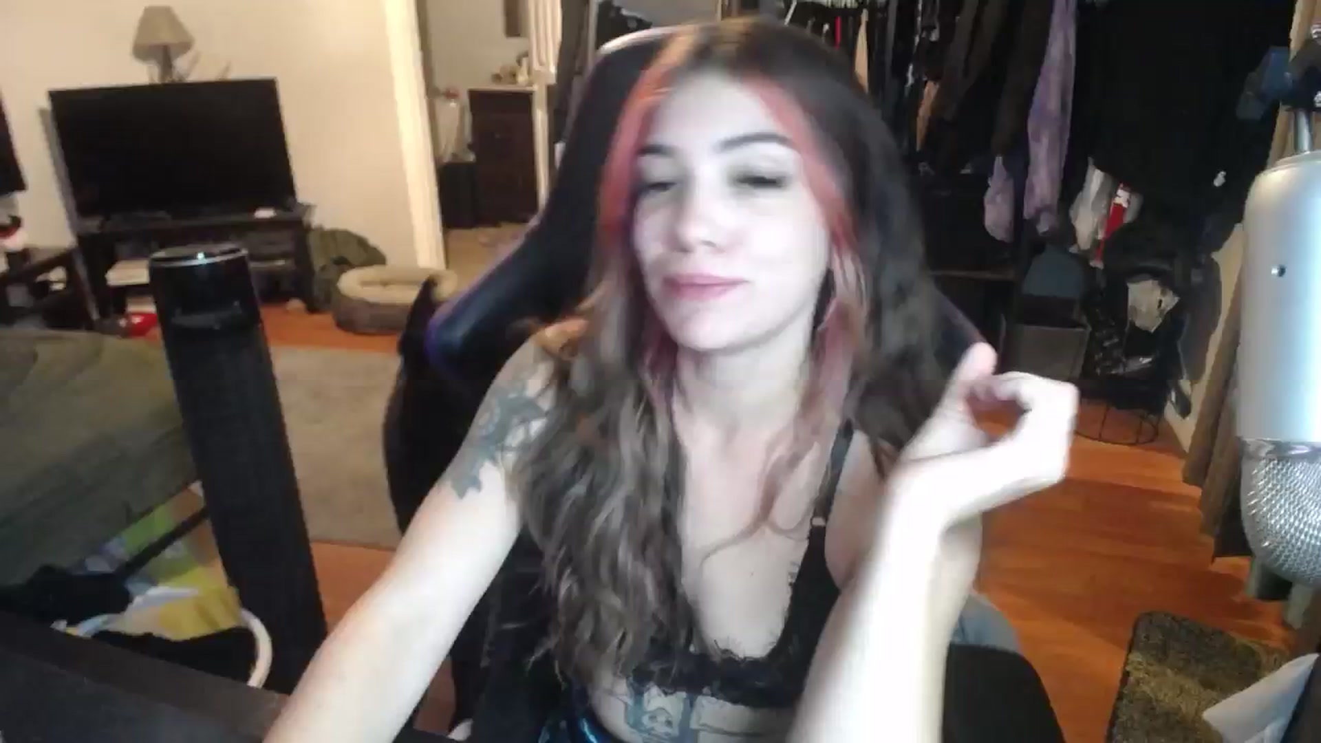 Gallery image thumbnail from BabyxKat's myfreecams stream on, 10/15/2024, 19:41 image 3 of 20