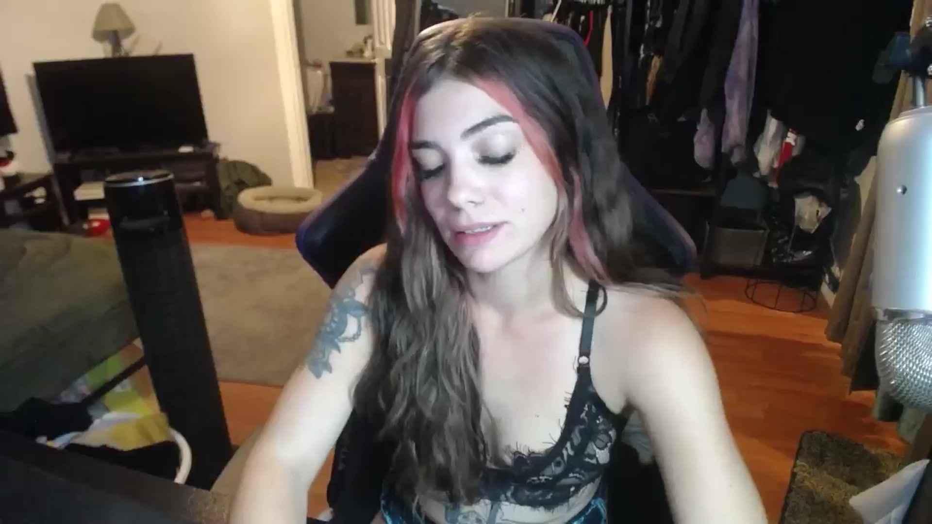 Gallery image thumbnail from BabyxKat's myfreecams stream on, 10/15/2024, 19:41 image 5 of 20