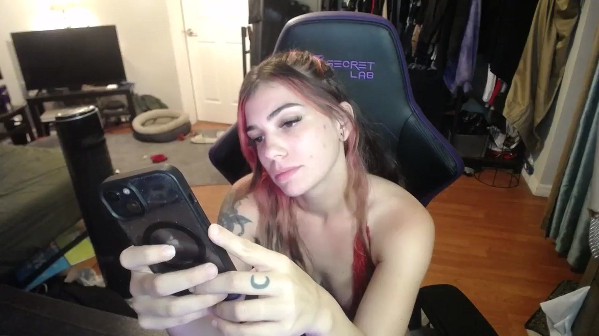 Gallery image thumbnail from BabyxKat's myfreecams stream on, 10/16/2024, 20:02 image 19 of 20