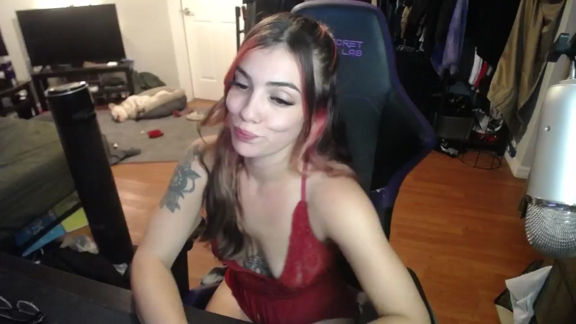 Gallery image thumbnail from BabyxKat's myfreecams stream on, 10/16/2024, 20:02 image 11 of 20