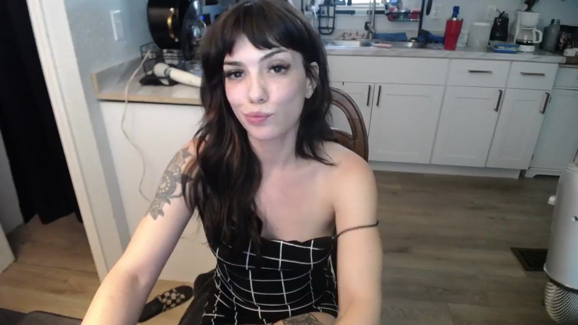 Gallery image thumbnail from BabyxKat's myfreecams stream on, 05/20/2025, 01:19 image 3 of 20