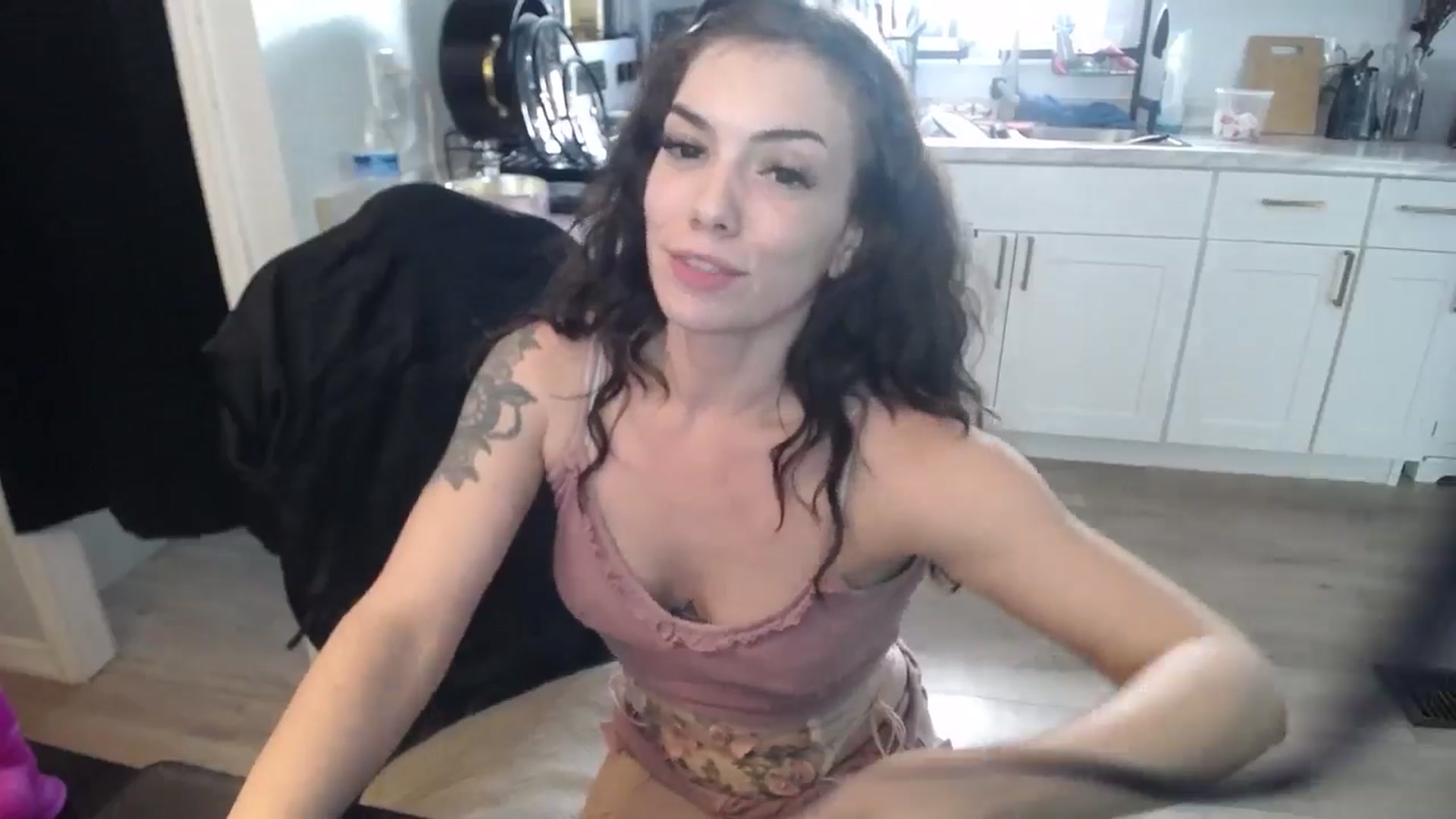 Gallery image thumbnail from BabyxKat's myfreecams stream on, 05/31/2025, 20:31 image 13 of 20
