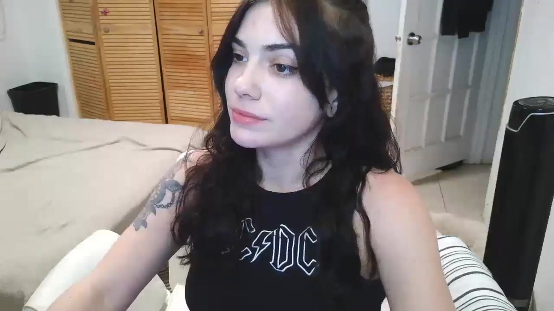 Gallery image thumbnail from BabyxKat's myfreecams stream on, 05/03/2026, 23:14 image 17 of 20