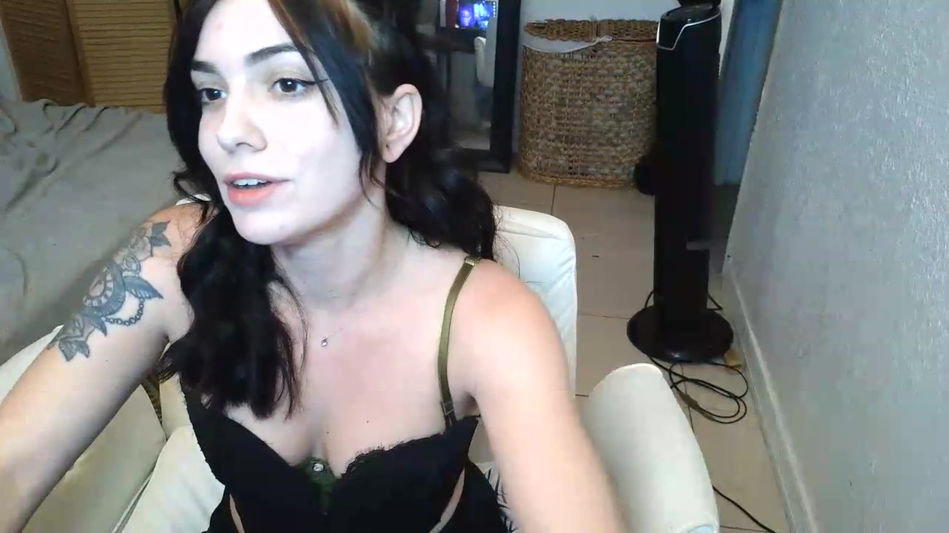 Gallery image thumbnail from BabyxKat's myfreecams stream on, 05/09/2026, 23:47 image 17 of 20