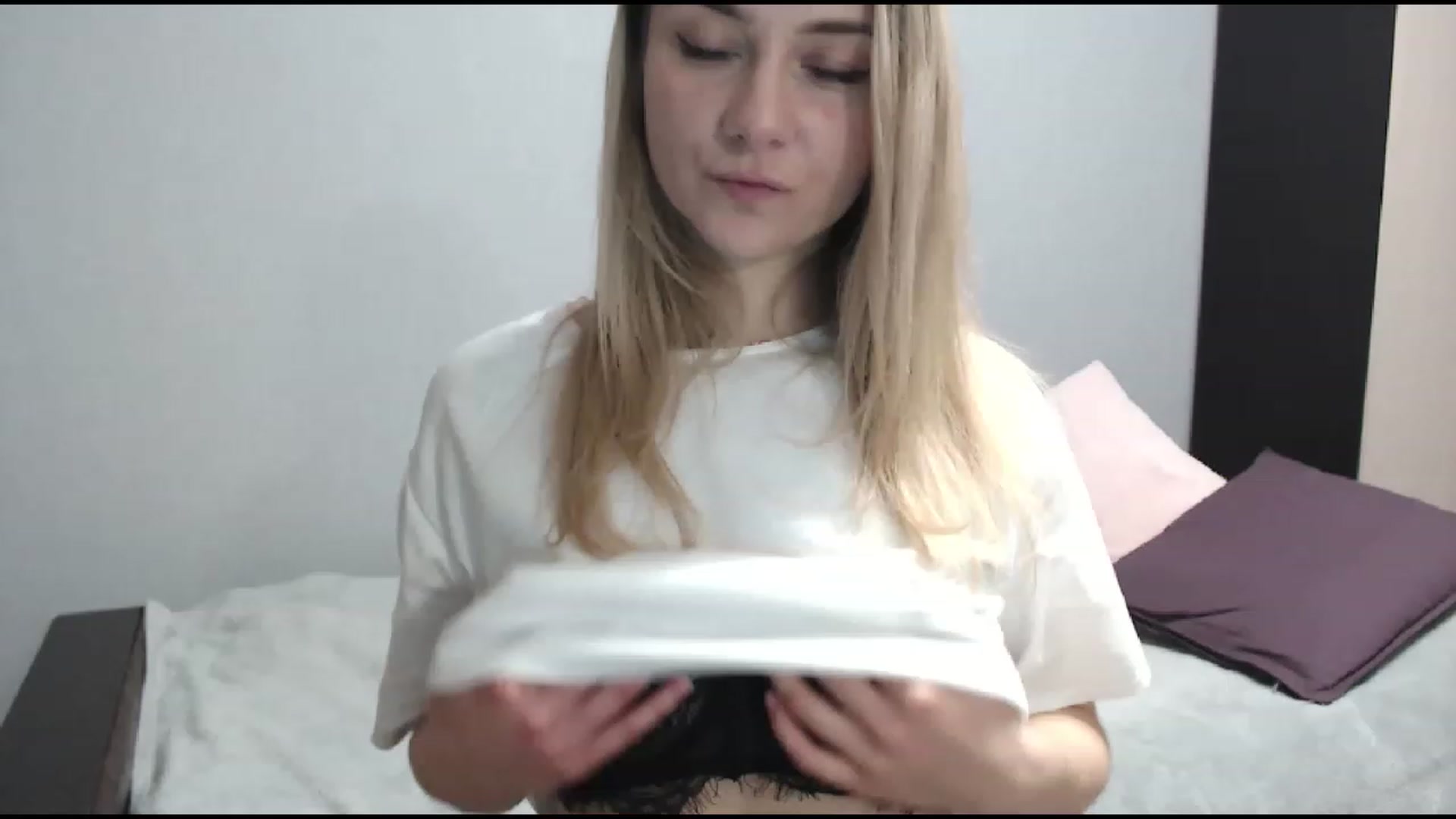 Gallery image thumbnail from BabyyNesquik's myfreecams stream on, 12/19/2022, 21:50 image 19 of 20
