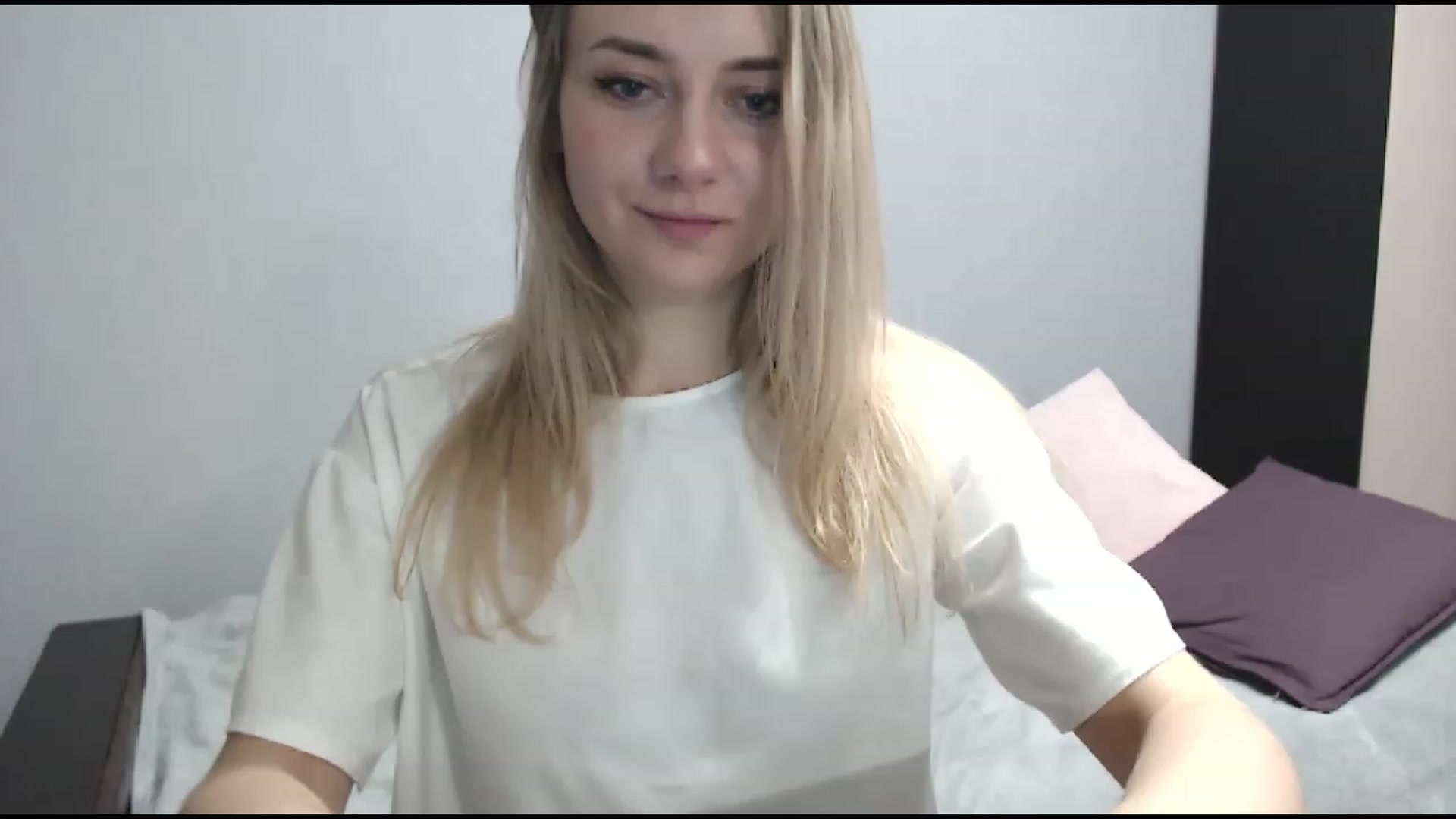 Gallery image thumbnail from BabyyNesquik's myfreecams stream on, 12/19/2022, 21:50 image 4 of 20