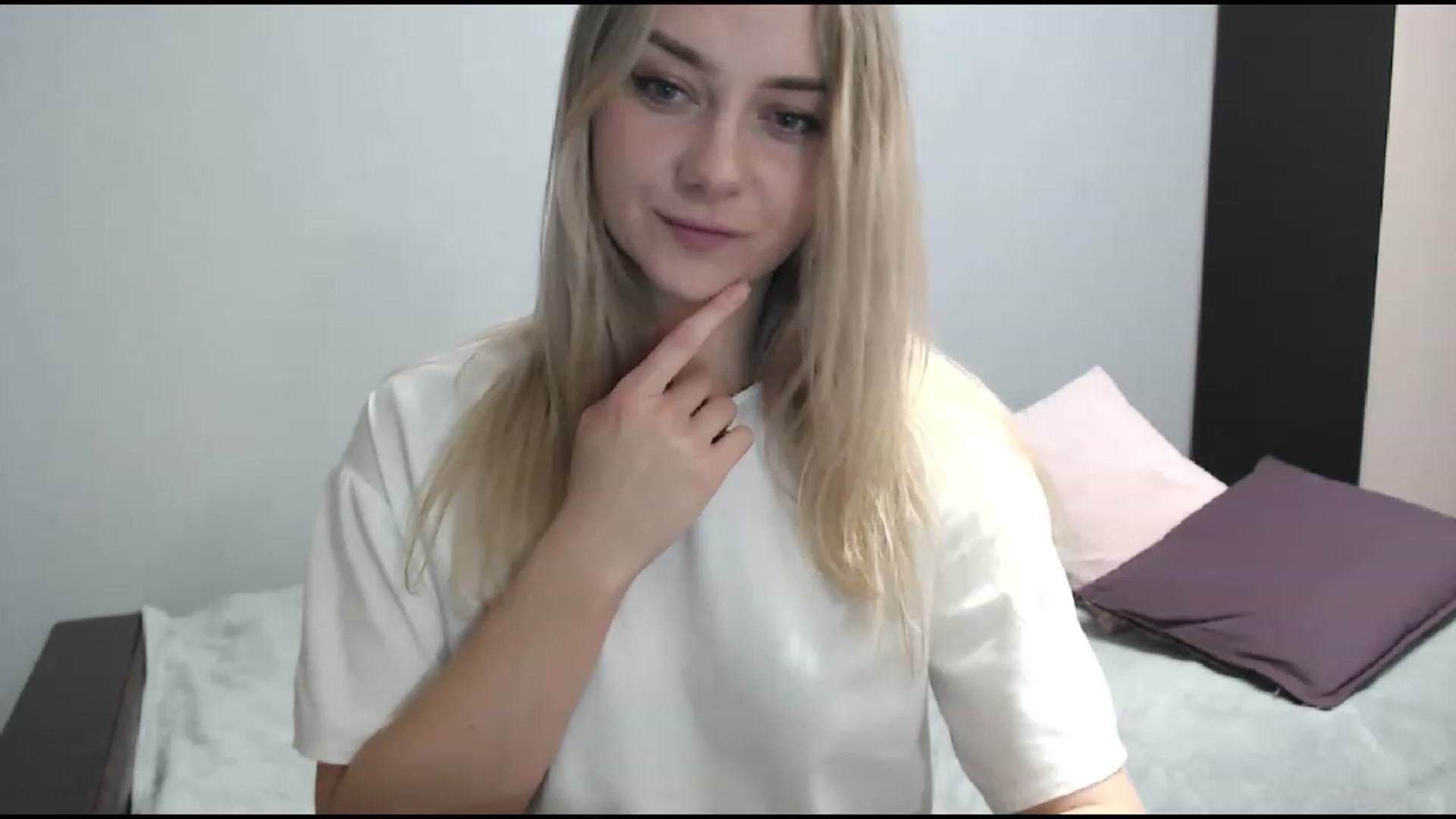 Gallery image thumbnail from BabyyNesquik's myfreecams stream on, 12/19/2022, 21:50 image 2 of 20