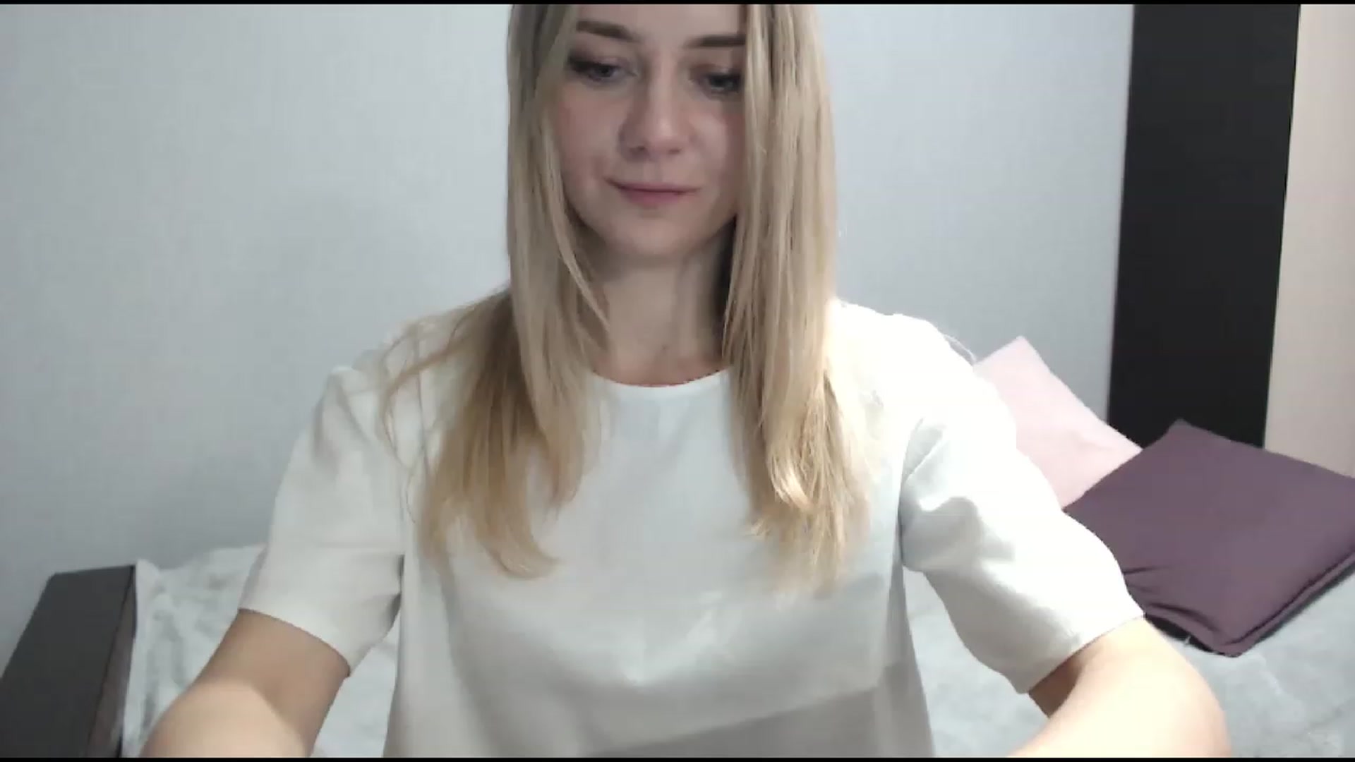 Gallery image thumbnail from BabyyNesquik's myfreecams stream on, 12/19/2022, 23:26 image 1 of 20