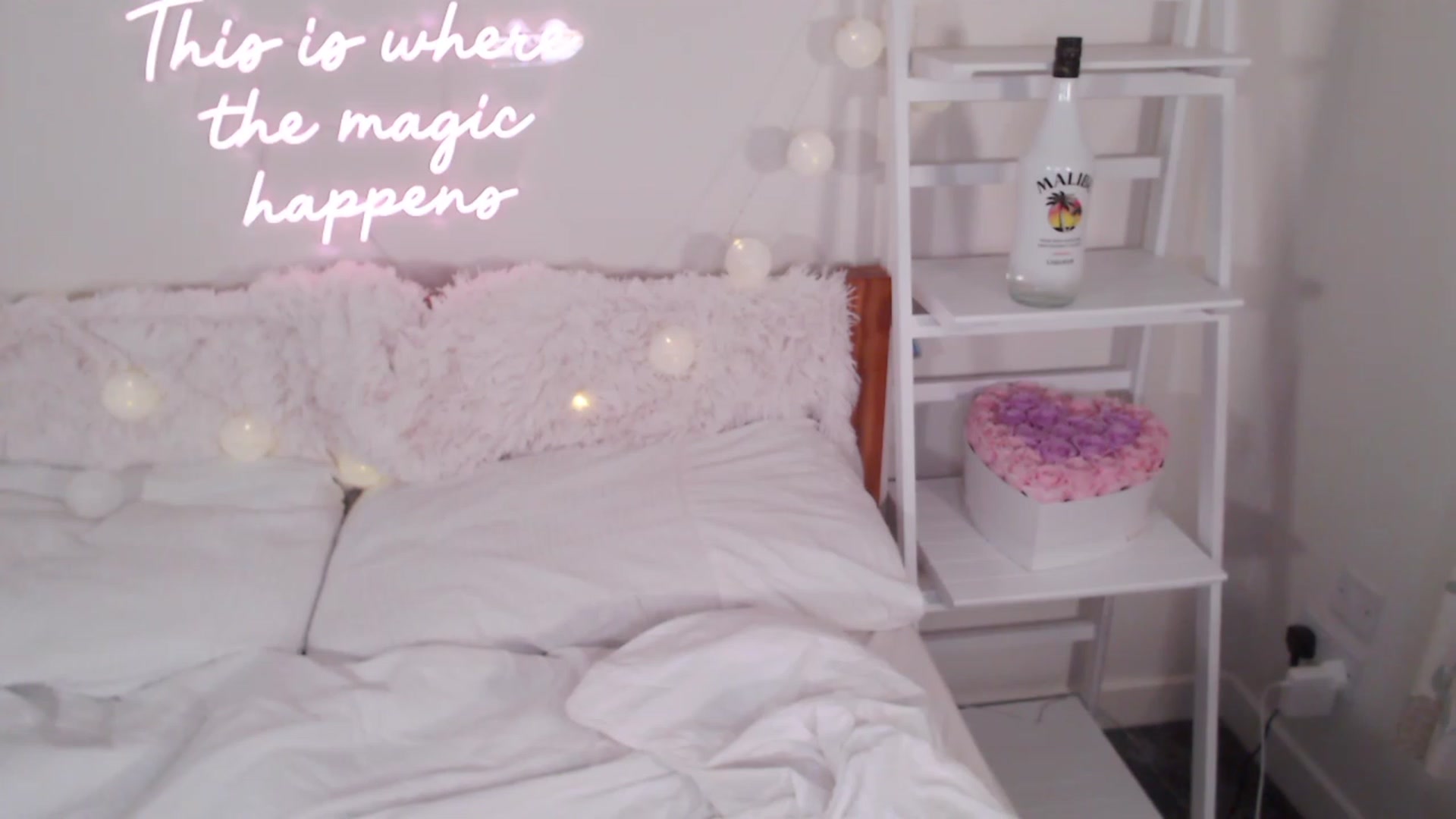 Gallery image thumbnail from BadGalAri's myfreecams stream on, 03/19/2023, 02:37 image 16 of 20