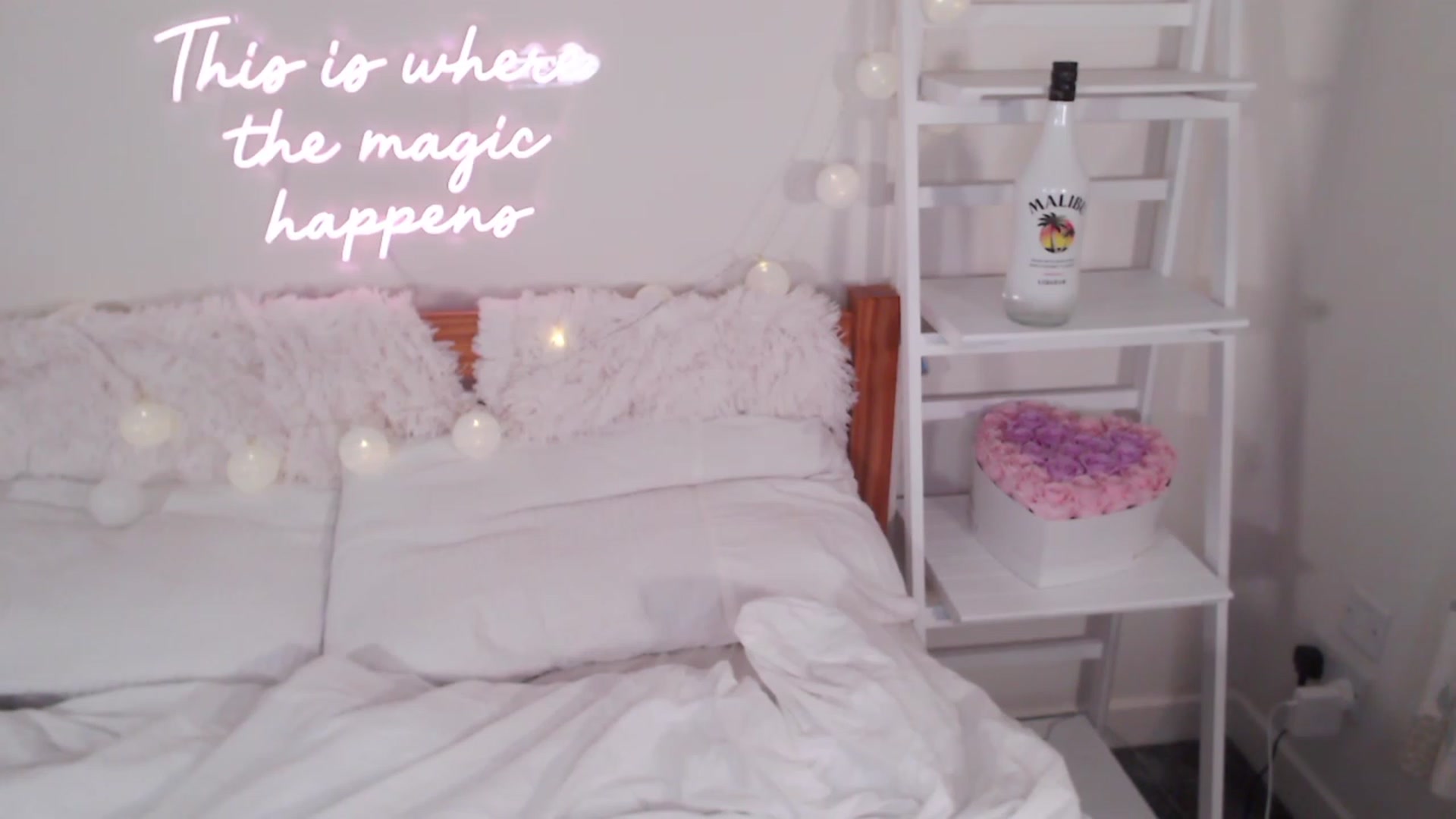 Gallery image thumbnail from BadGalAri's myfreecams stream on, 03/19/2023, 04:01 image 9 of 20