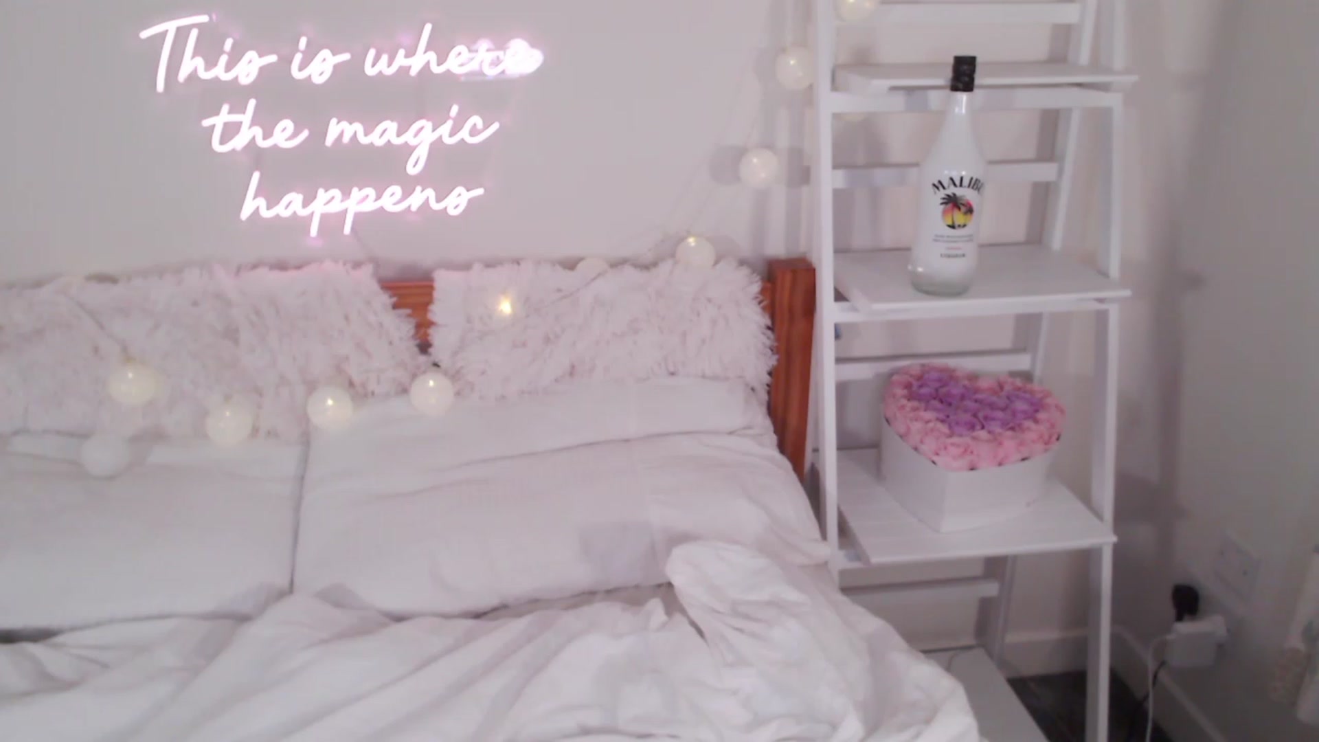 Gallery image thumbnail from BadGalAri's myfreecams stream on, 03/19/2023, 04:01 image 10 of 20