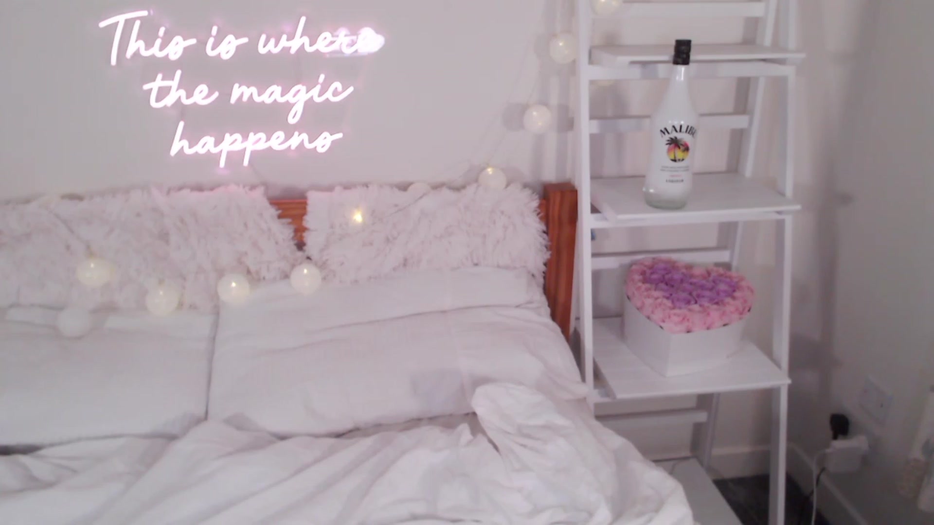 Gallery image thumbnail from BadGalAri's myfreecams stream on, 03/19/2023, 04:01 image 12 of 20