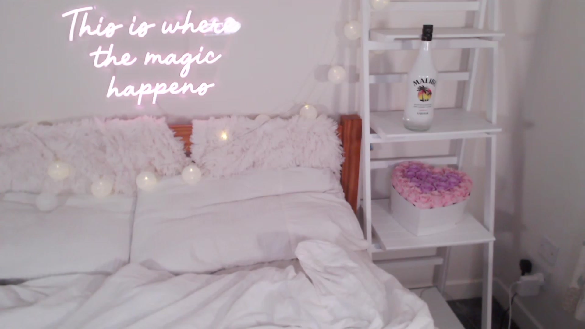 Gallery image thumbnail from BadGalAri's myfreecams stream on, 03/19/2023, 04:01 image 11 of 20