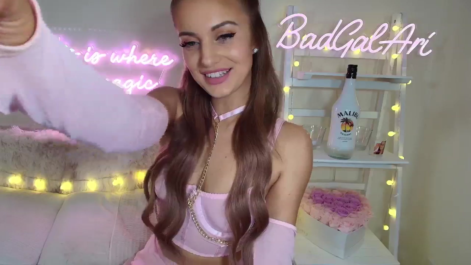 Gallery image thumbnail from BadGalAri's myfreecams stream on, 09/15/2024, 24:30 image 18 of 20