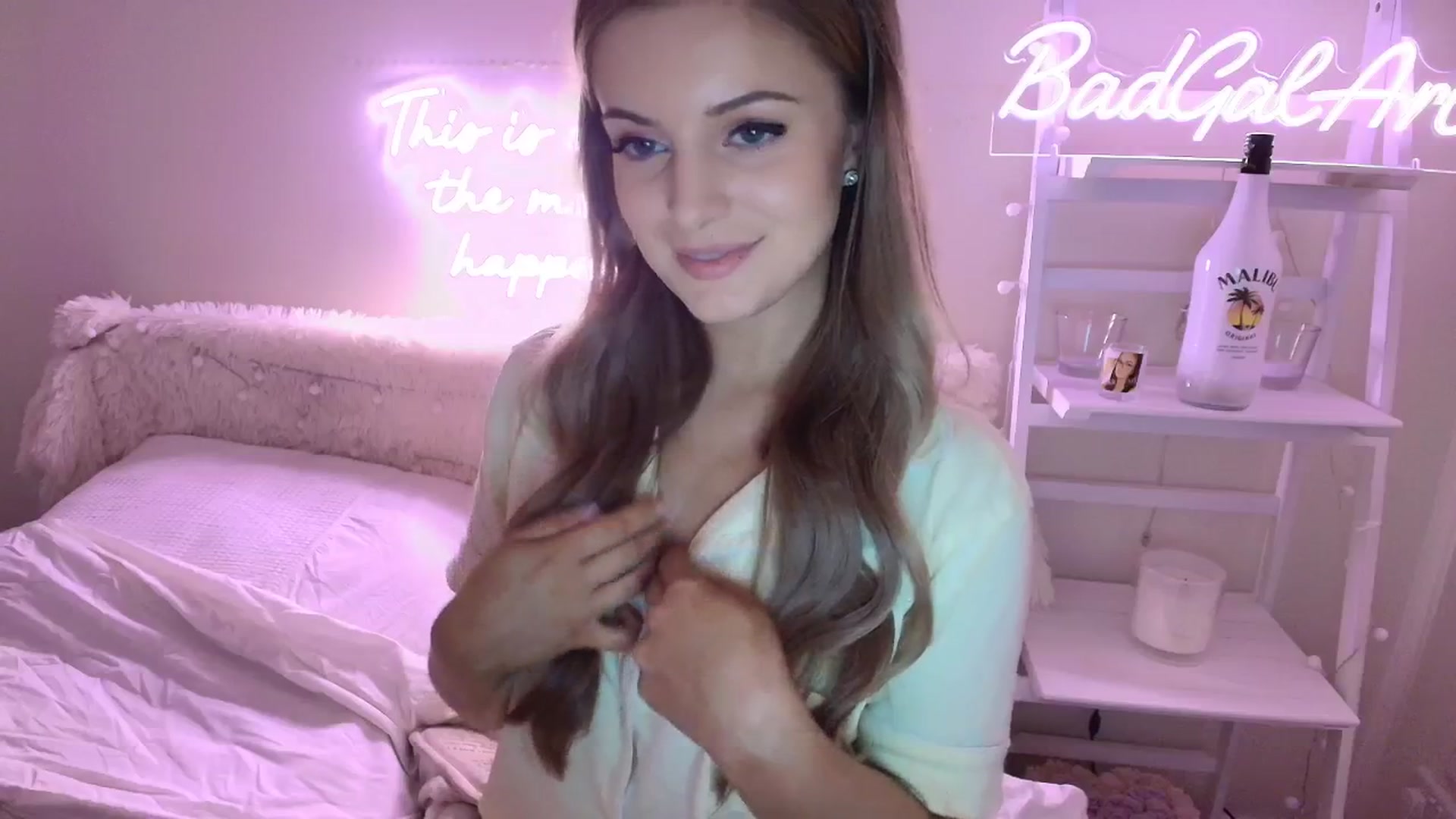 Gallery image thumbnail from BadGalAri's myfreecams stream on, 08/23/2025, 20:30 image 17 of 20