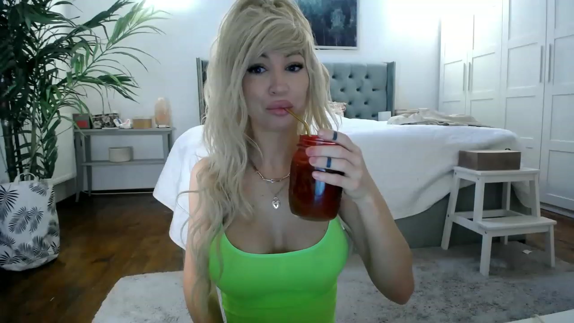 Gallery image thumbnail from BadKaylee_'s myfreecams stream on, 12/16/2022, 08:38 image 4 of 20